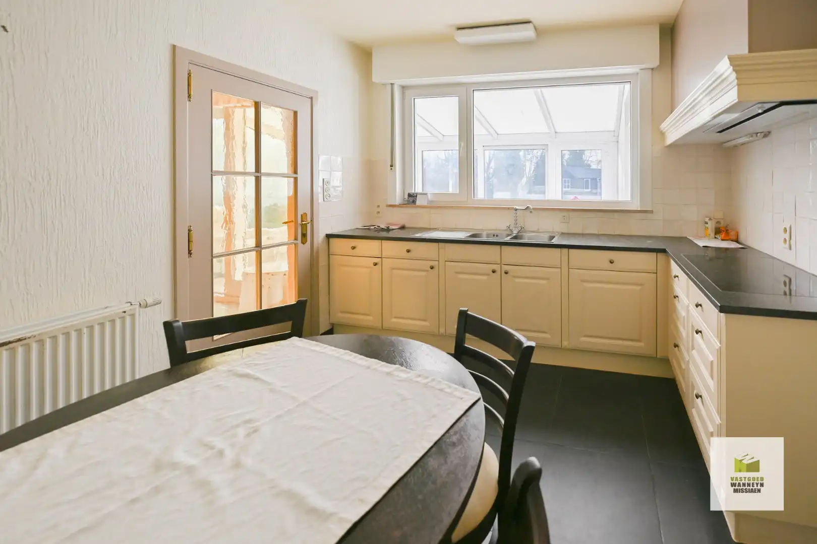 Rustig gelegen woning met 5 slaapkamers op 673m2 foto 8