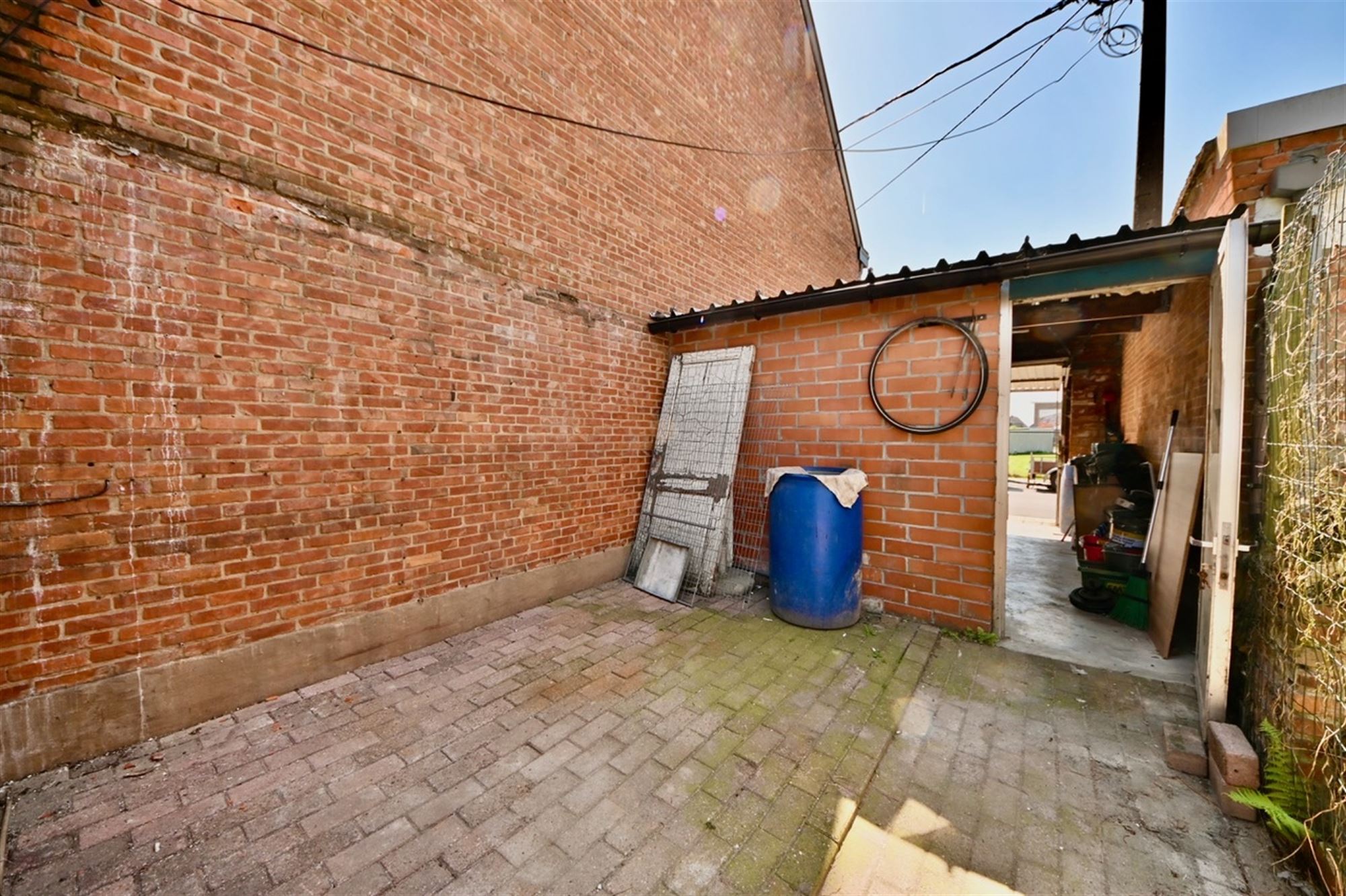 Te renoveren woning met 3 slaapkamers, garage en tuin.  foto 22