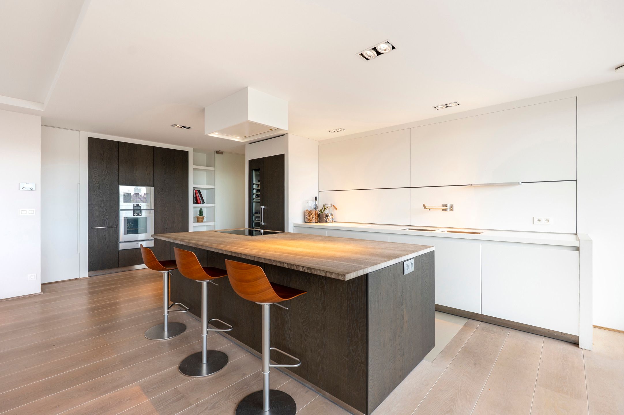 ANTWERPEN - Ruim en licht appartement met uitzonderlijk uitzicht op de kaaien foto 6