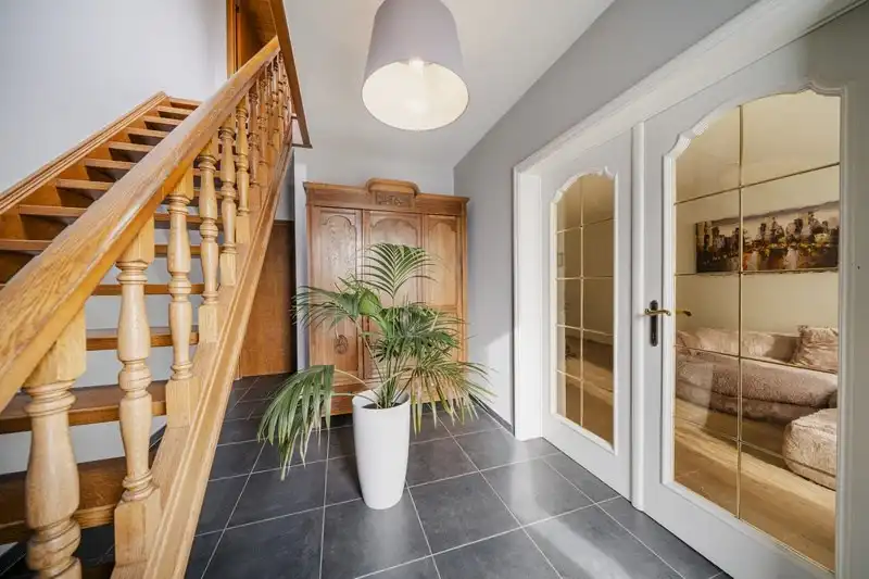 Starters woning met 2 slaapkamers garage en tuin te koop. foto 3