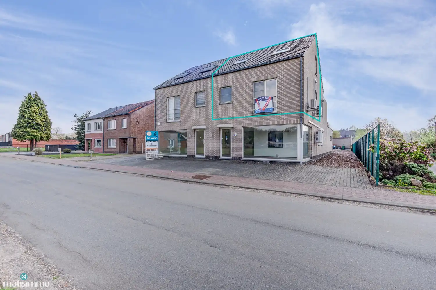 DUPLEXAPPARTEMENT MET AUTOSTAANPLAATS, GARAGEBOX EN KELDERBERGING NABIJ CENTRUM BILZEN foto {{pictureIndex}}