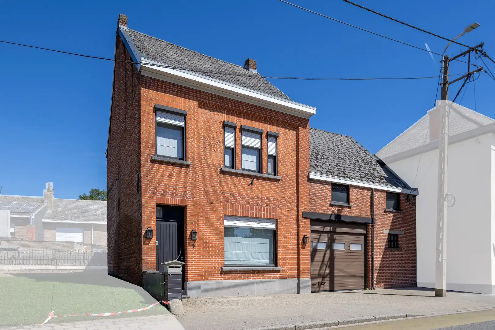 Leuke woning met 4 slk, grote garage en groot binnenterras foto 2