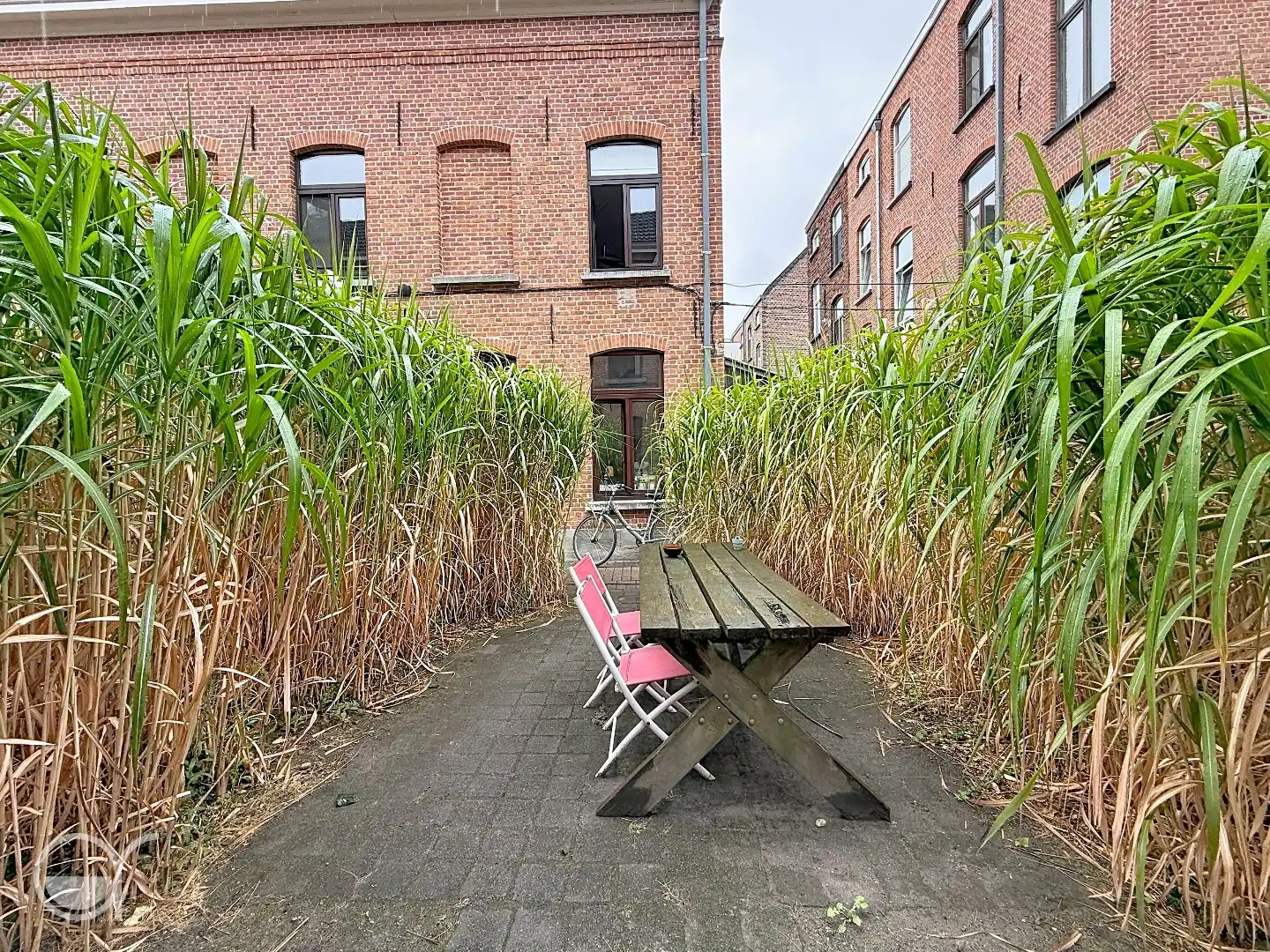 Bemeubelde studio met mezzanine aan de Visserij in Gent foto 9