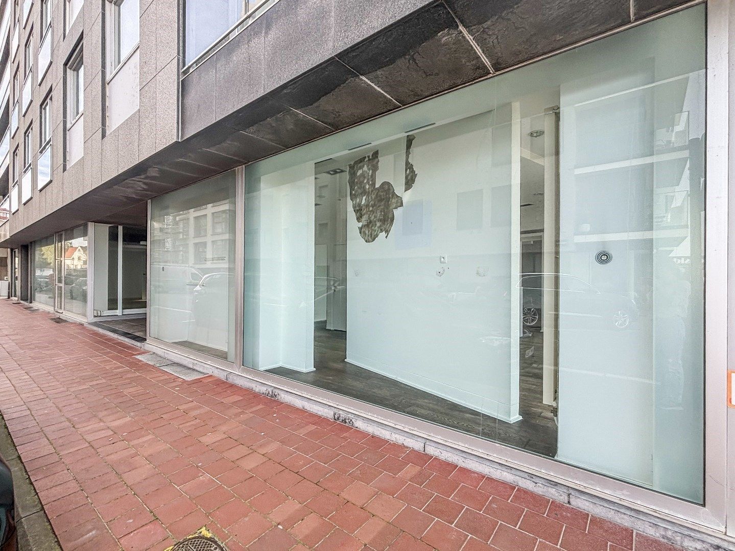 POP-UP Handelsgelijkvloers gelegen op een HOEK van de Zeedijk-Zoute vlakbij het Albertplein en het Driehoeksplein foto 4