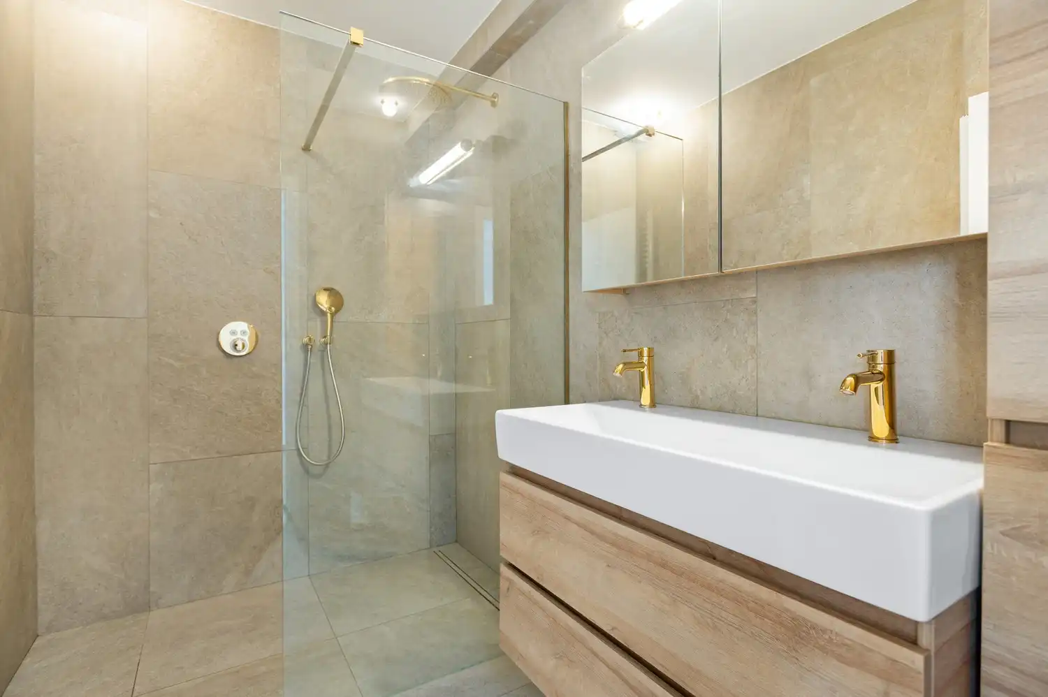 Gerenoveerde bel-étage met 4 slaapkamers en tuin in Borgerhout. foto 17