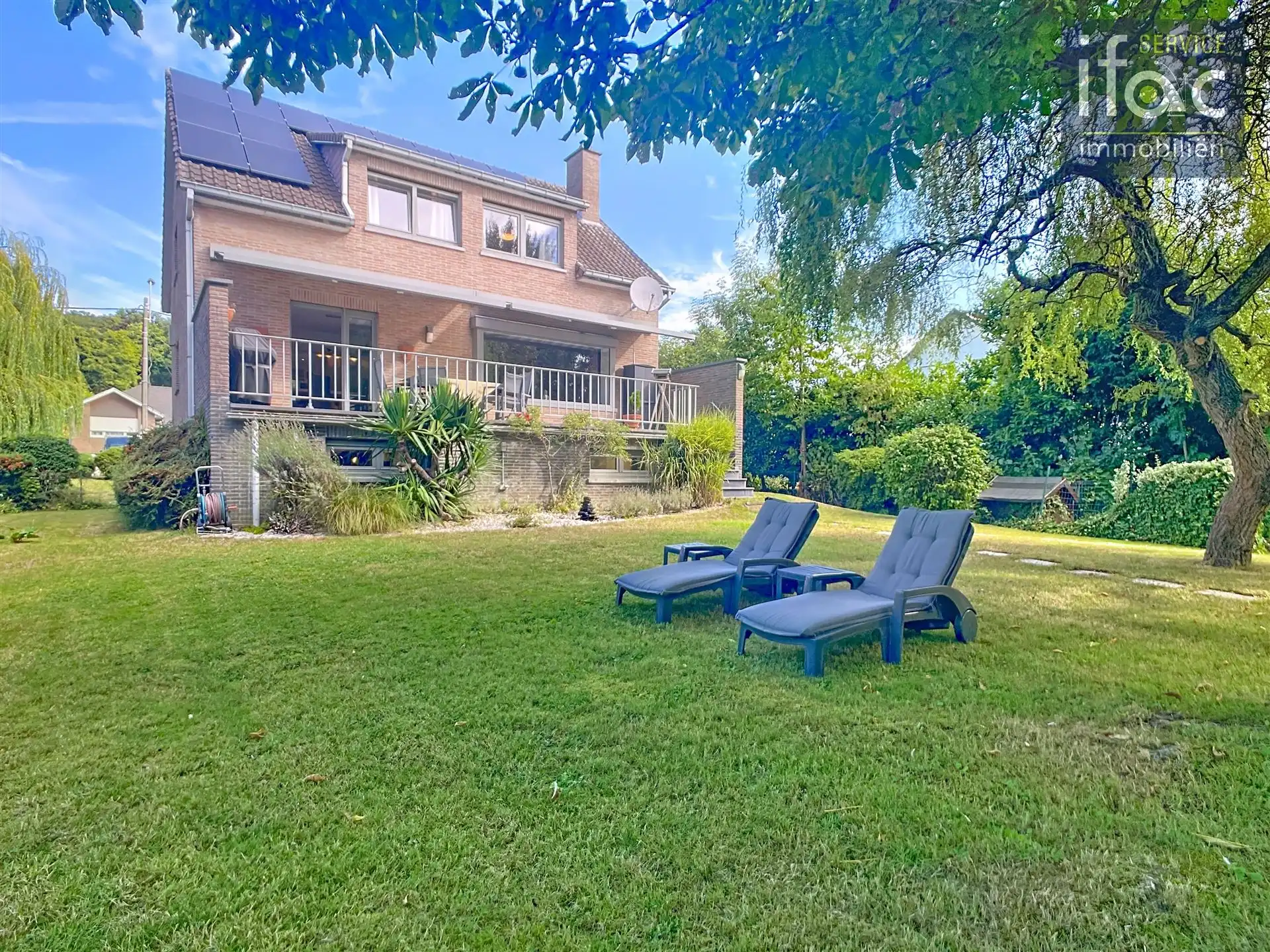 Fantastische villa met 3 slpk en bijbouw in tuin foto {{pictureIndex}}