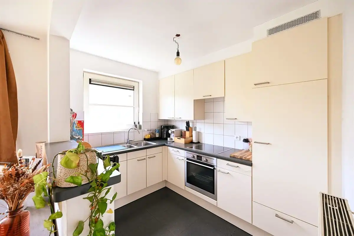 Rustig gelegen bel-etage woning foto 9