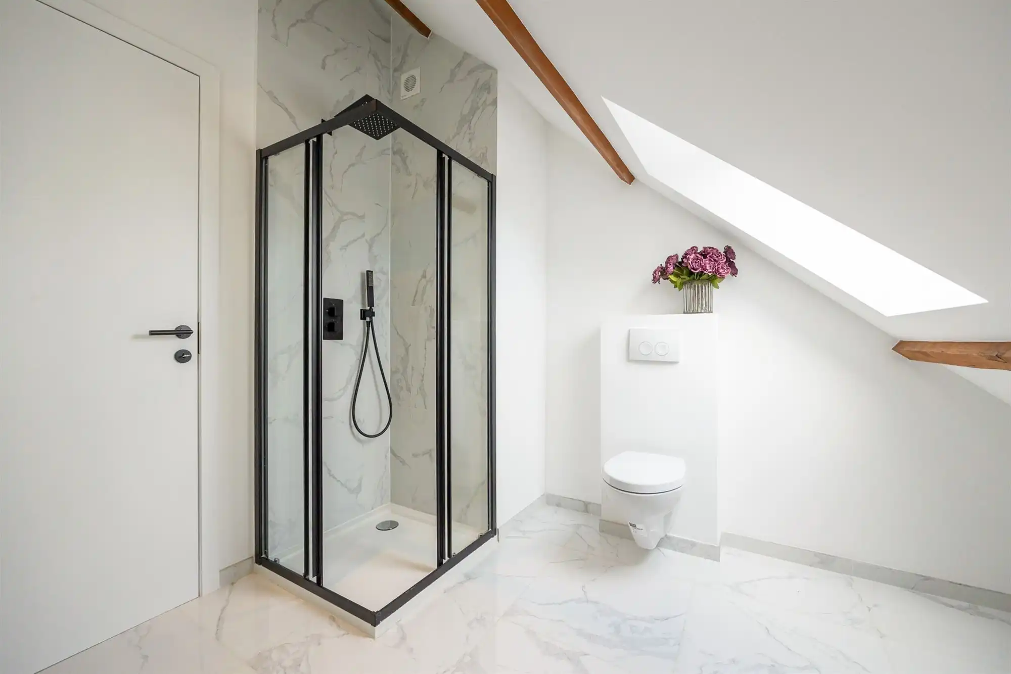 Gezinswoning woning met drie slaapkamers en tuin foto 15