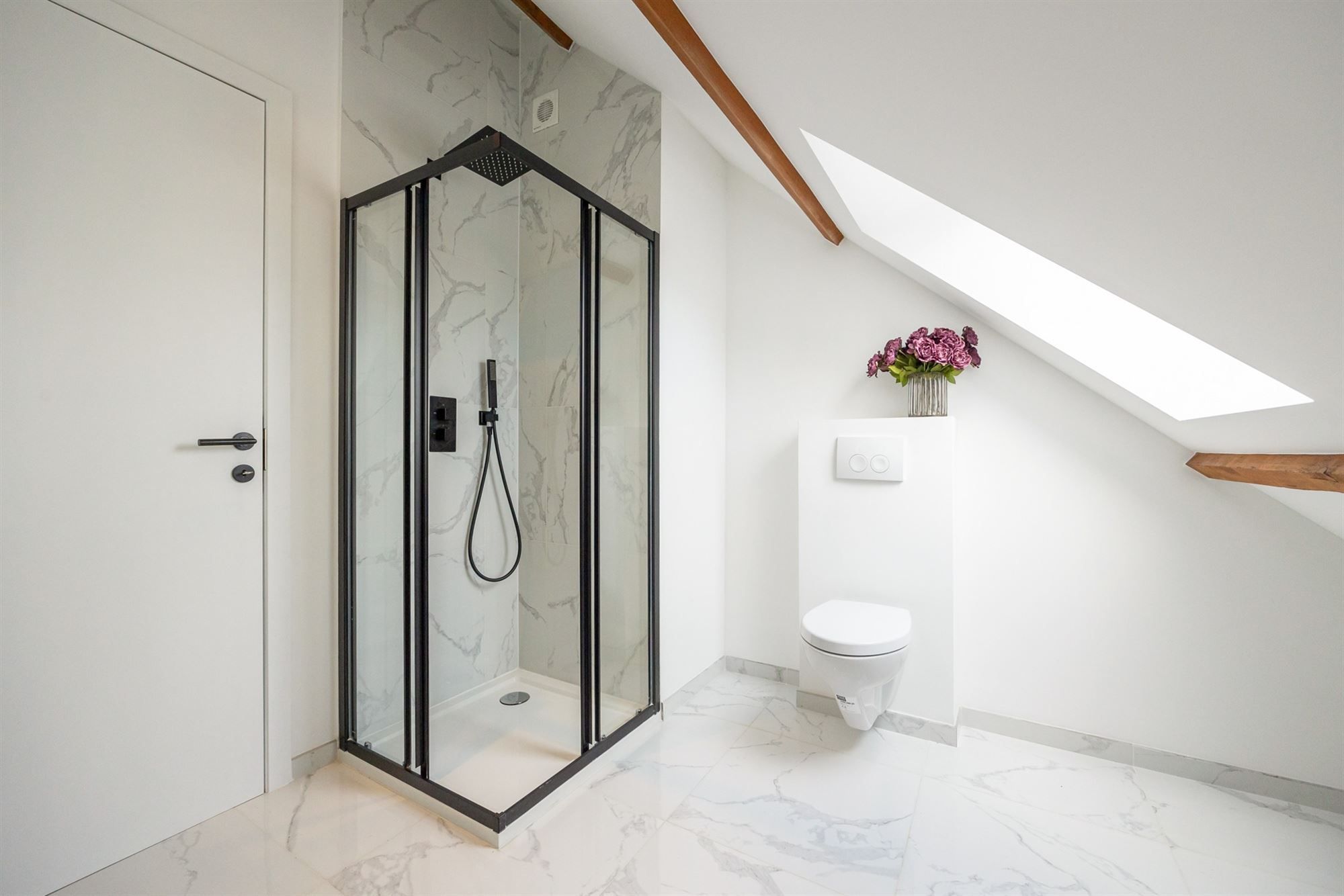 Gezinswoning woning met drie slaapkamers en tuin foto 15