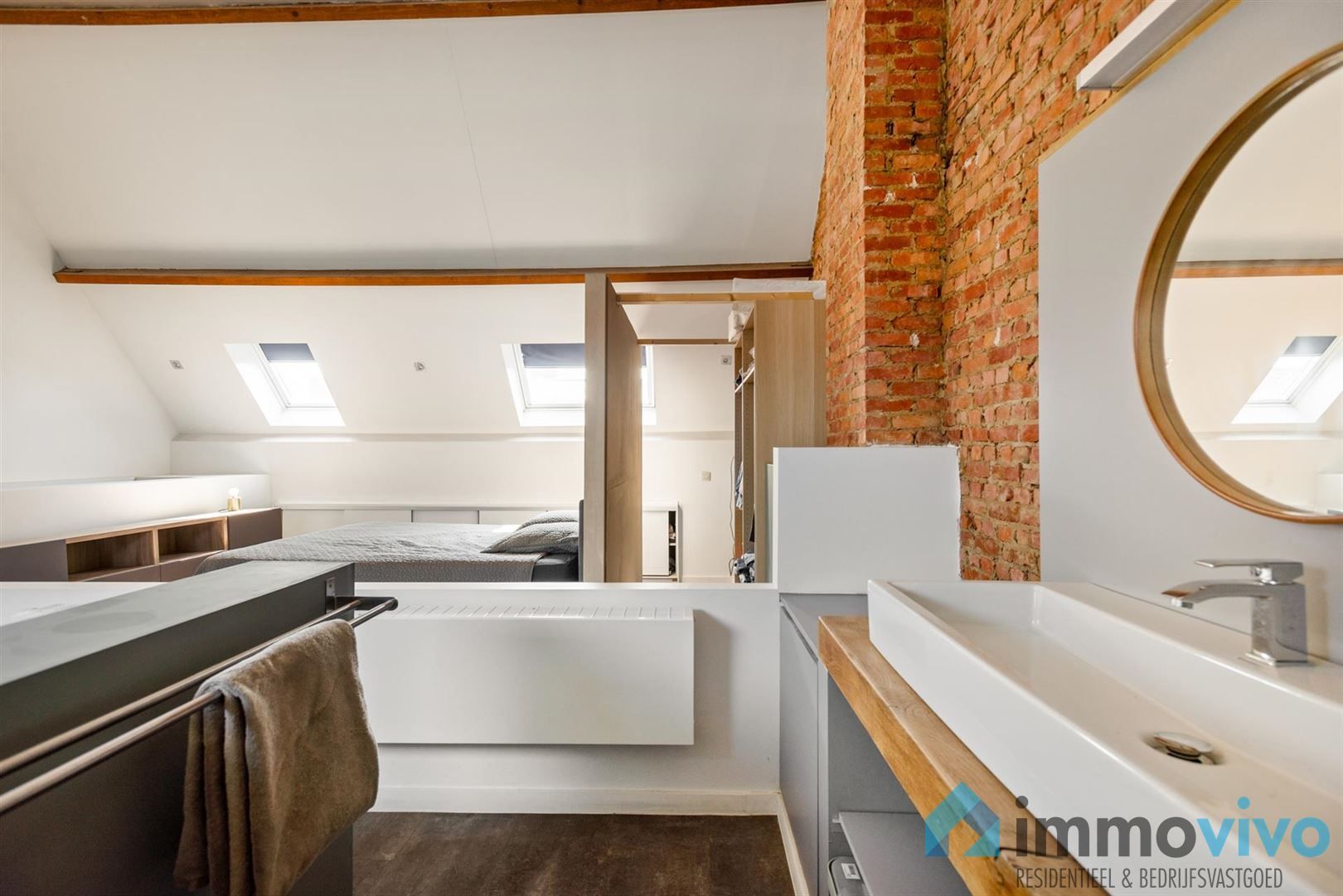 Gerenoveerde woning met zwembad op toplocatie aan Hof Ter Linden foto 26