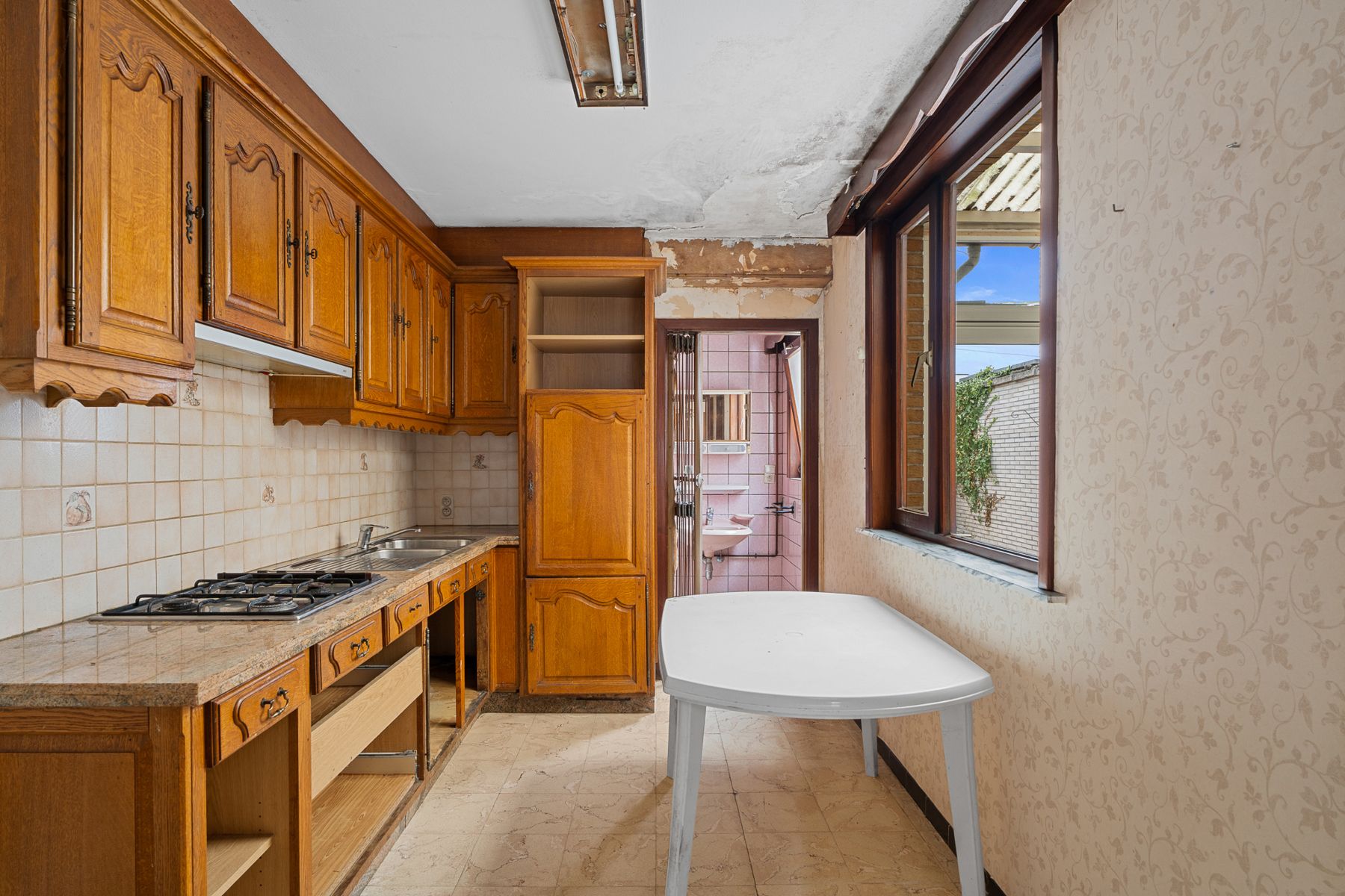 Te renoveren woning met potentieel in centrum Wetteren! foto 6