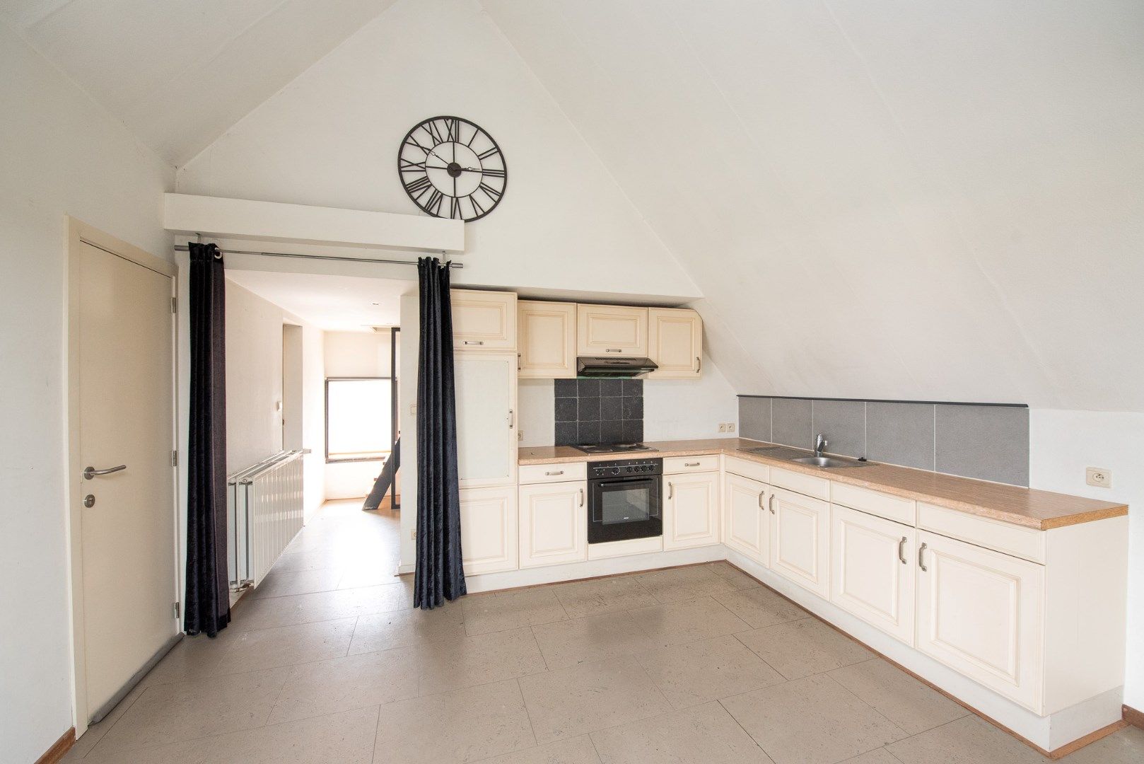 Dak appartement in het centrum van  Zulte! foto 3