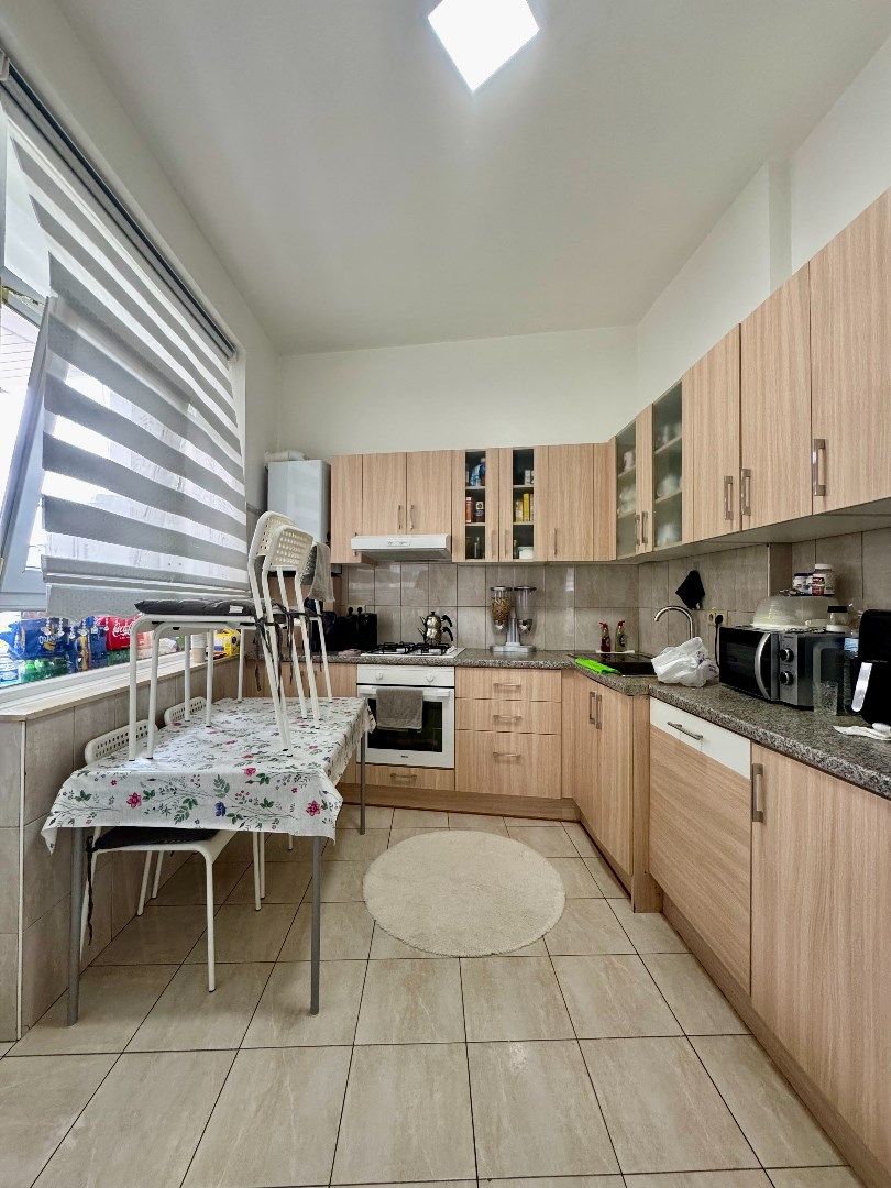 Licht en ruim 2-slaapkamerappartement te koop in Laken foto 7