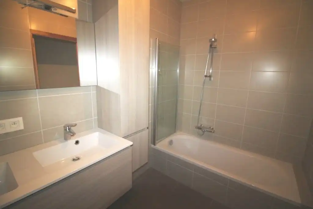 Gelijkvloers, energiezuinig appartement in centrum Westrozebeke foto 4