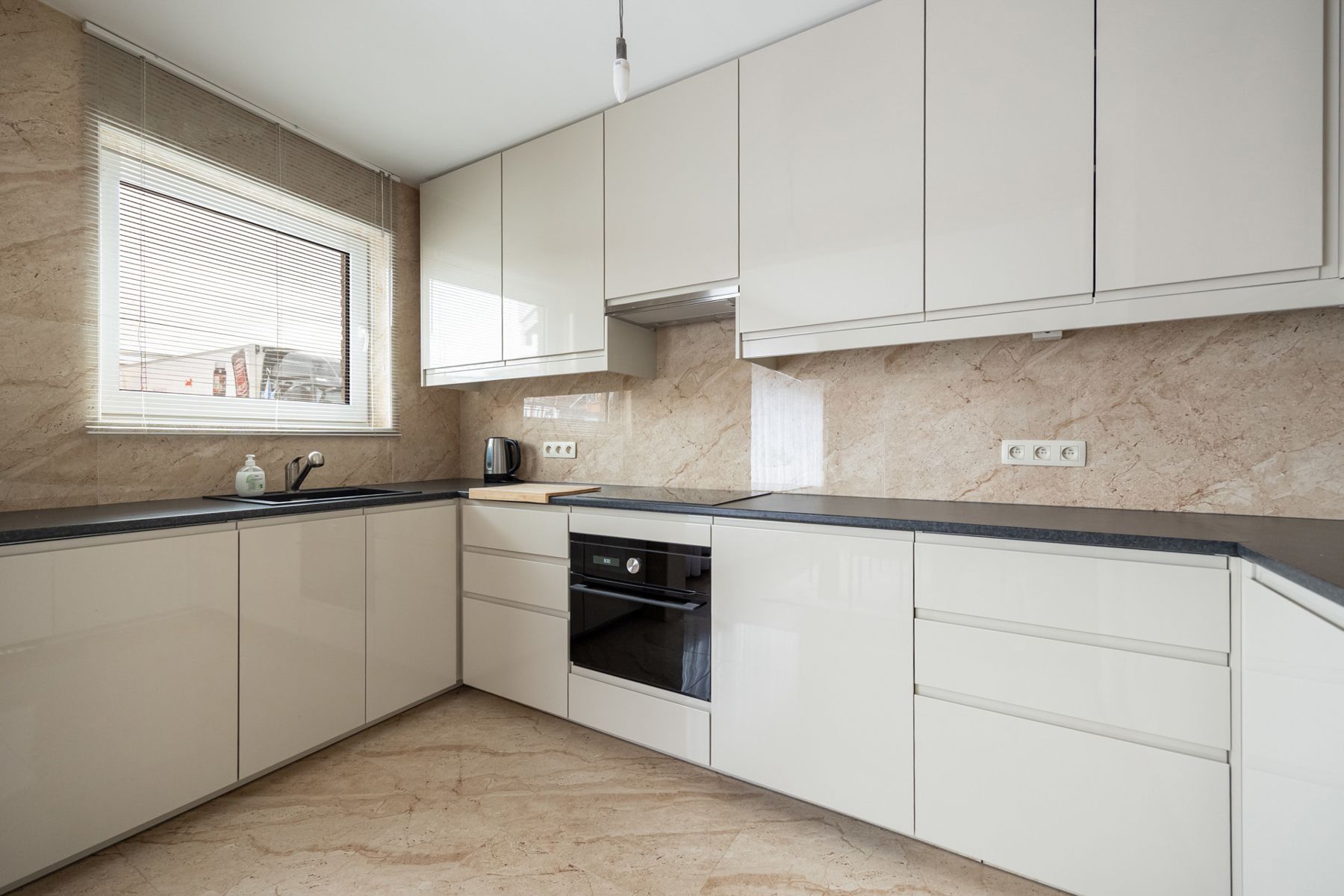 Gerenoveerd app met 2slk en garage foto 13