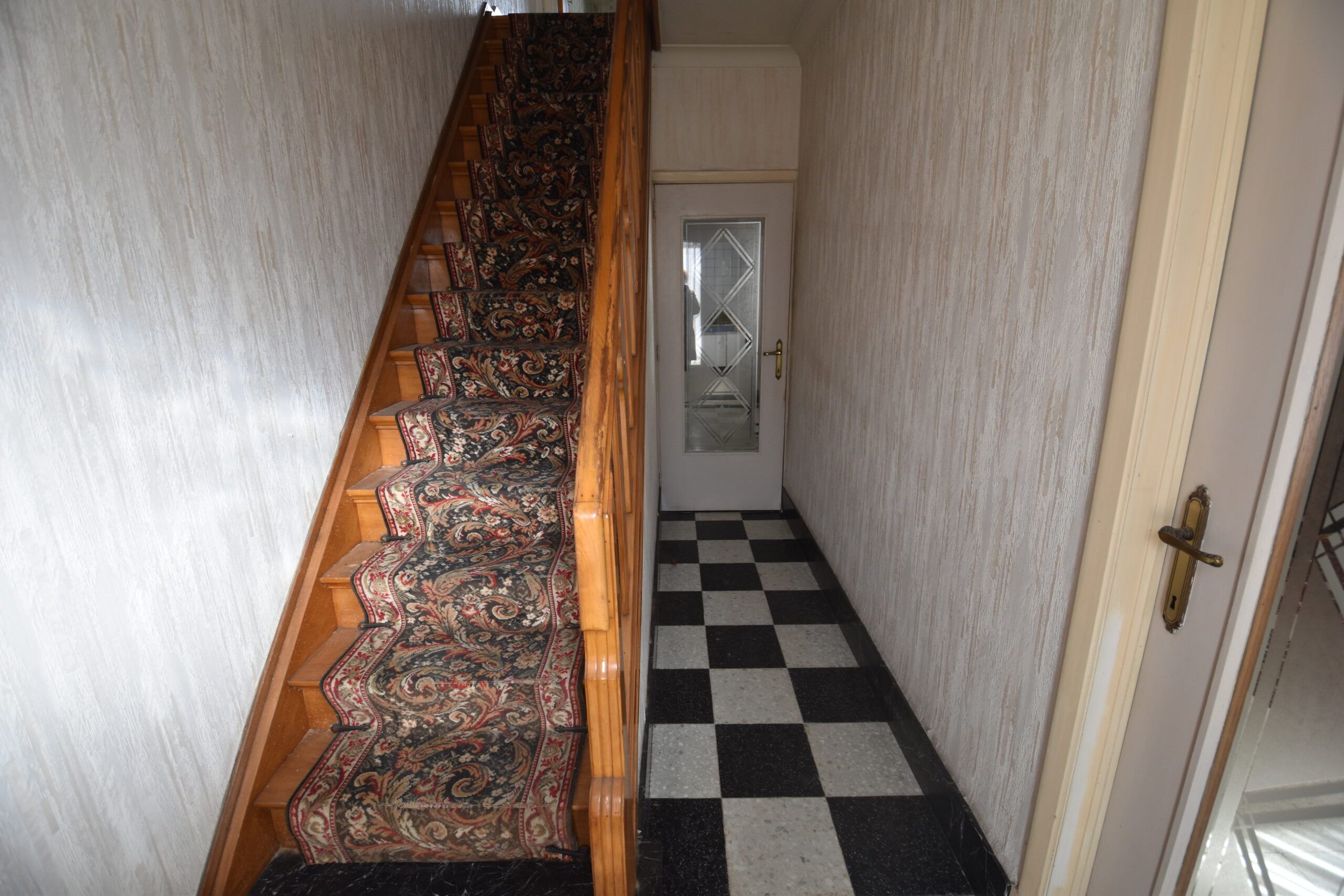 Ben je op zoek naar een gezellige renovatiewoning met uitzonderlijk veel potentieel? foto 9