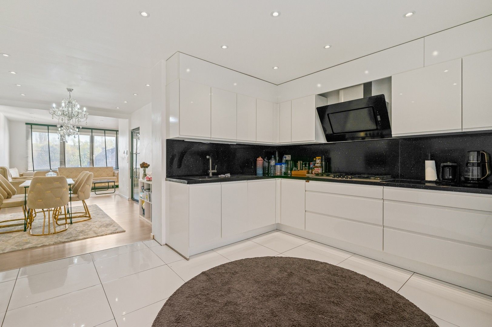 Grote eengezinswoning met polyvalente ruimte en zonnige tuin foto 3