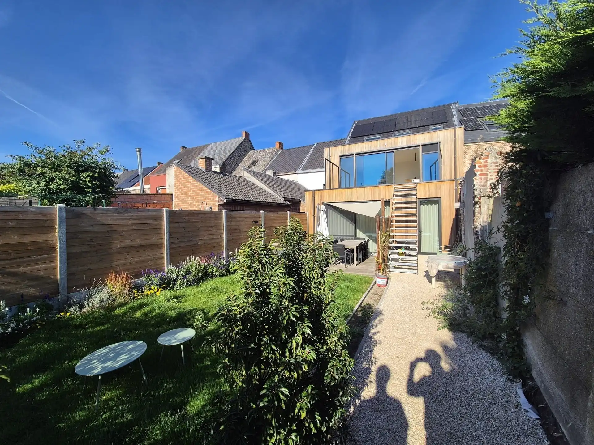 Ruime en luxueus afgewerkte duplex met 4 slaapkamers, terras en tuin. foto 12
