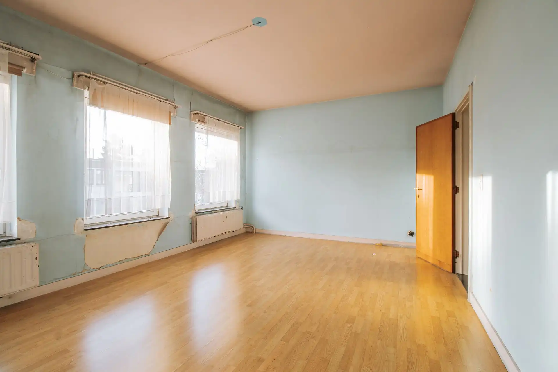 Te renoveren bel-etage met authentieke elementen en tuin foto 15