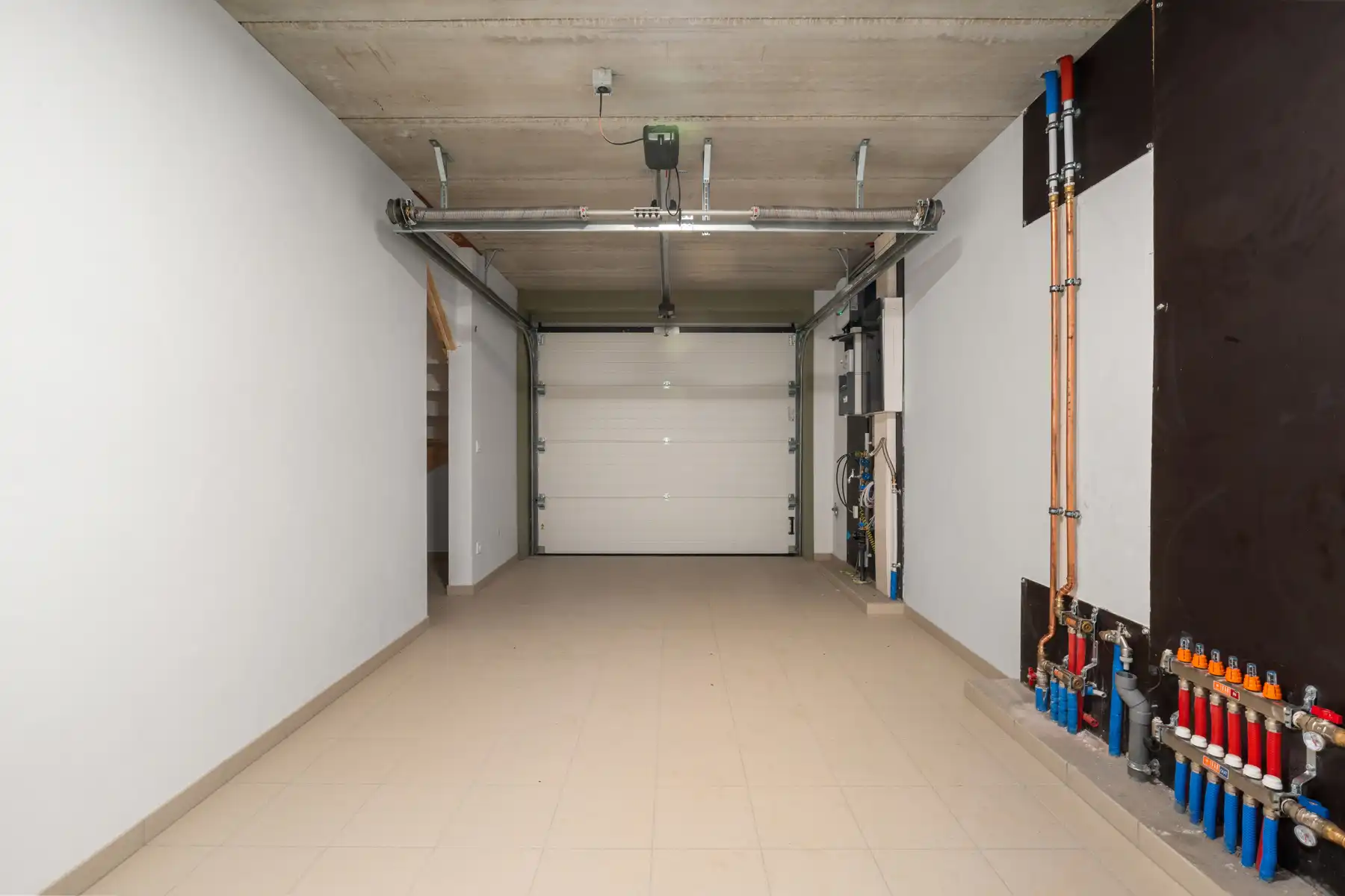 Moderne, halfopen woning foto 9