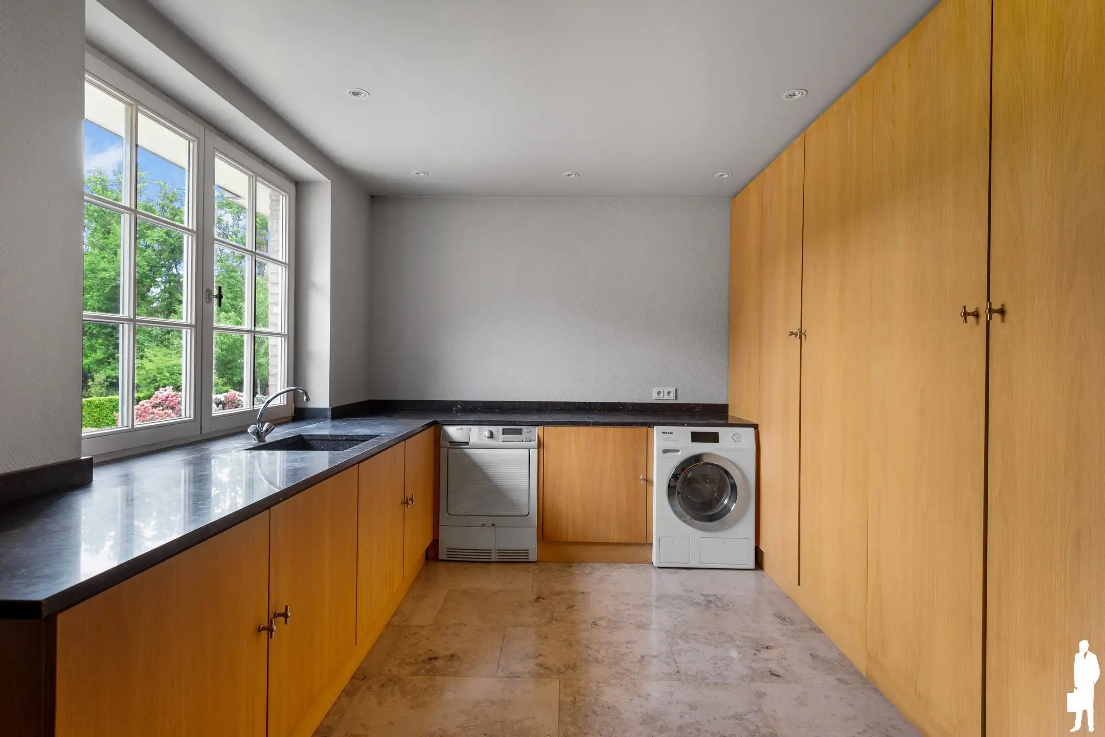Exclusieve villa met zwembad op een perceel van 6.420 m² foto 19