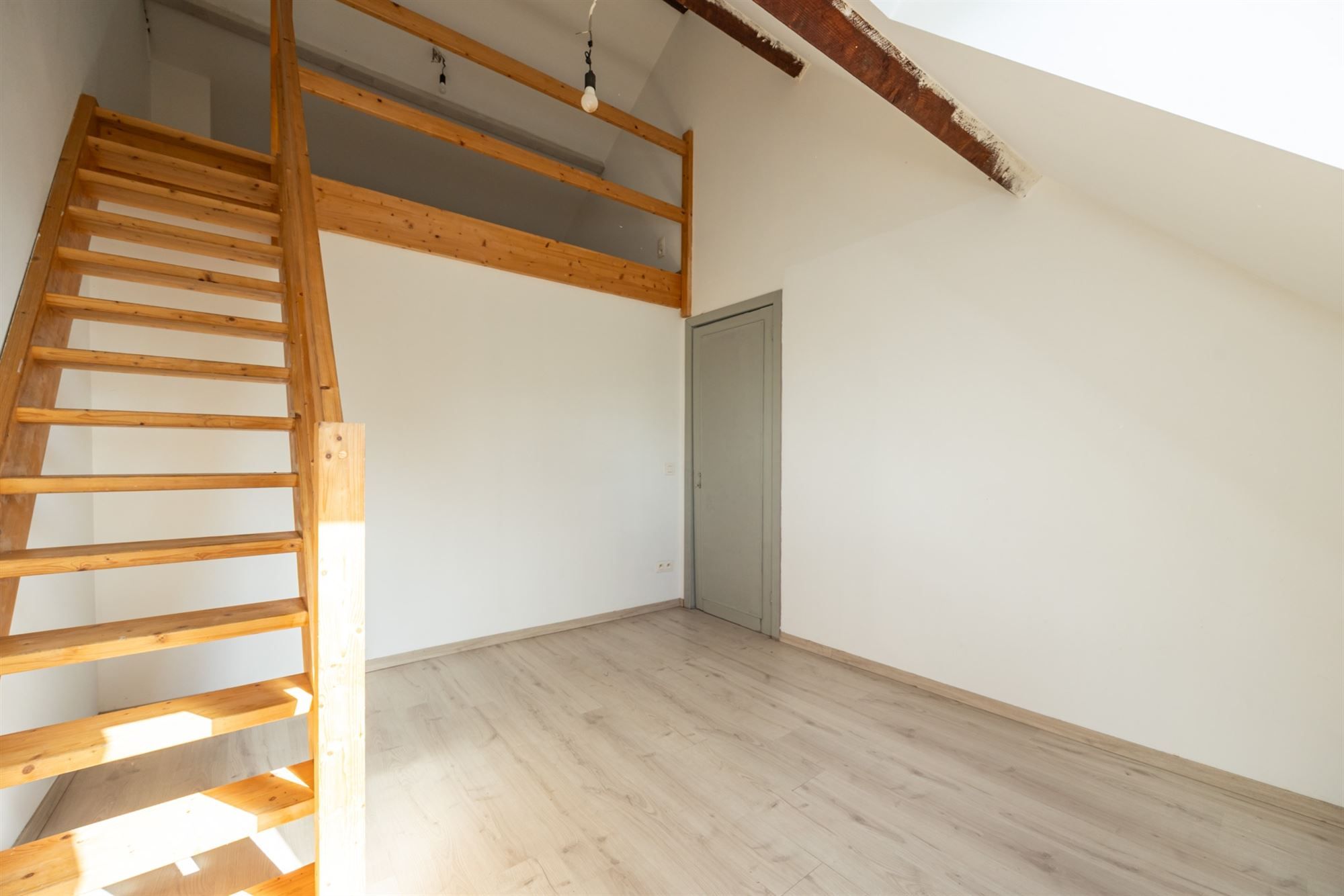Ruime gezinswoning met vier slaapkamers en tuin foto 19