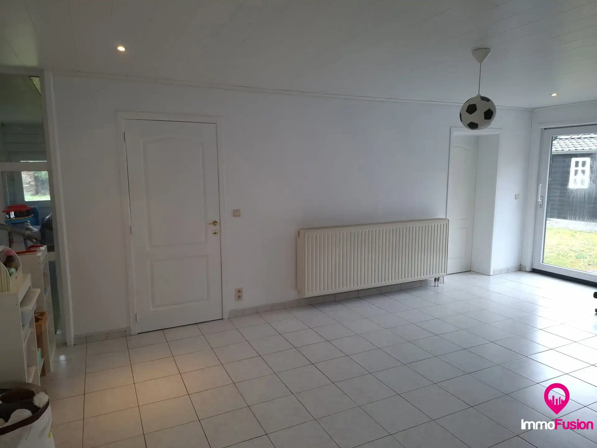 Zeer ruim wonen met 5 slpks en rustig gelegen! foto 9