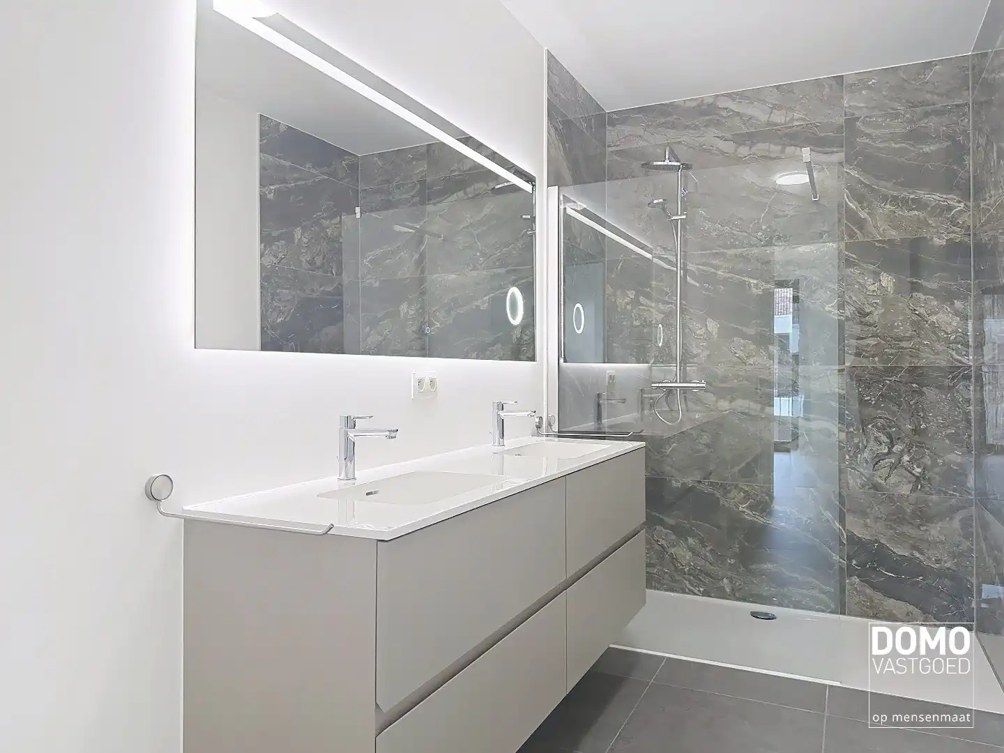 RUIM APPARTEMENT MET PRACHTIG TERRAS, LIFT EN GARAGEBOX IN CENTRUM KERMT foto 12