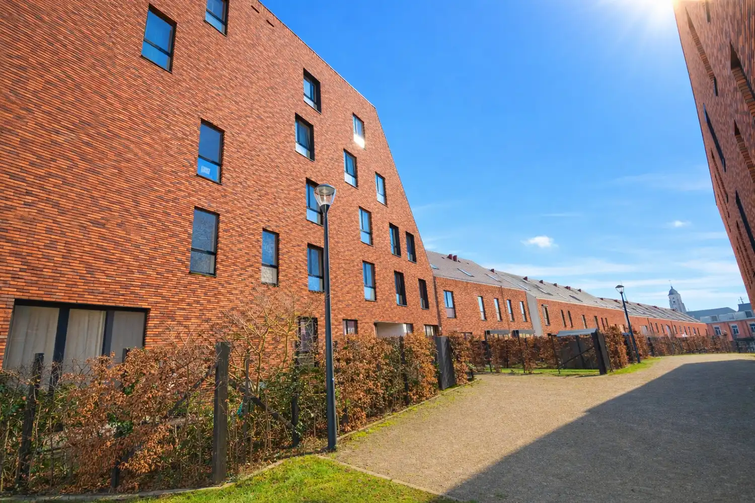 RECENT APPARTEMENT MET 2 SLK, TERRAS EN PARKING! foto 2