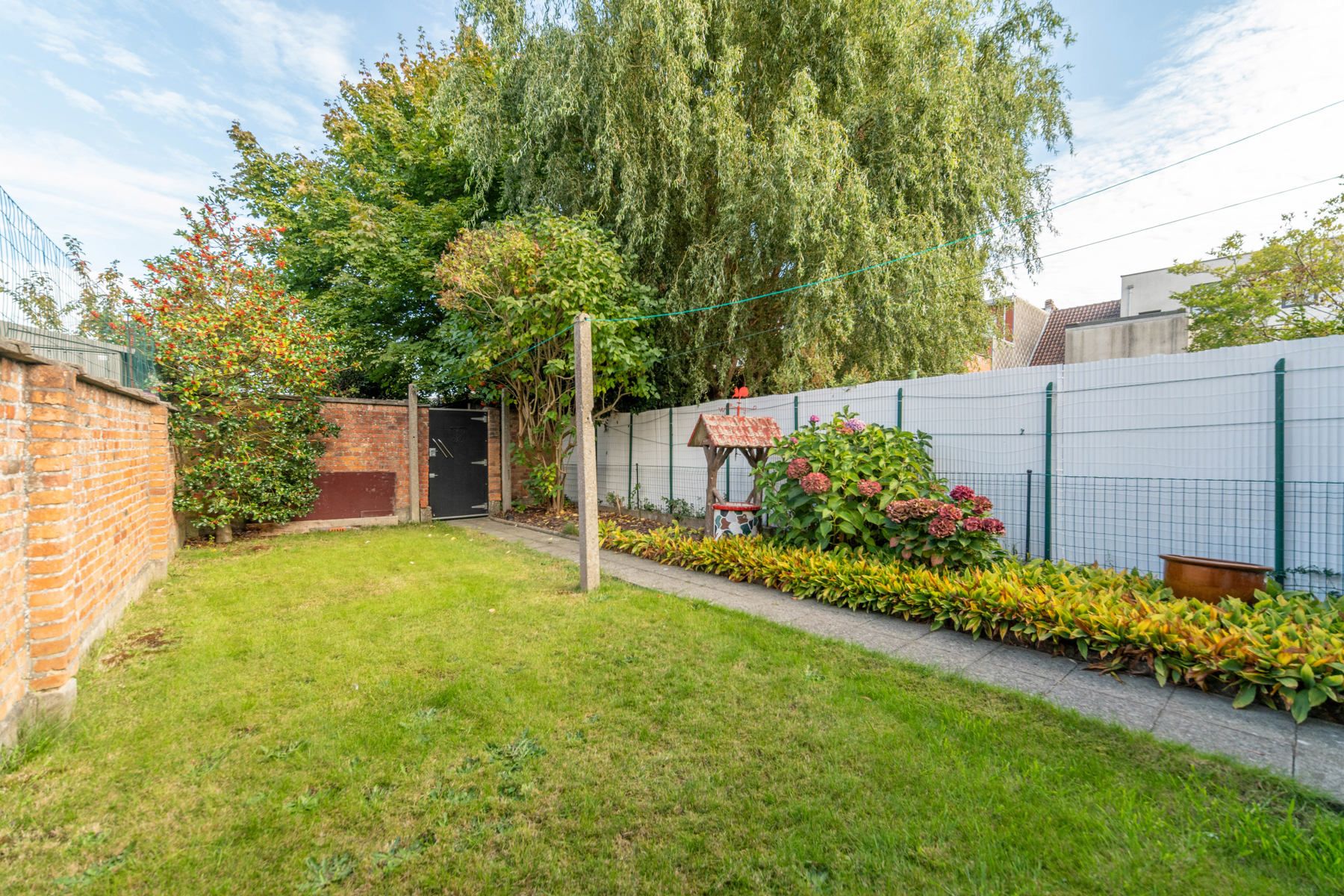 Ruime te renoveren woning met leuke tuin.  foto 11