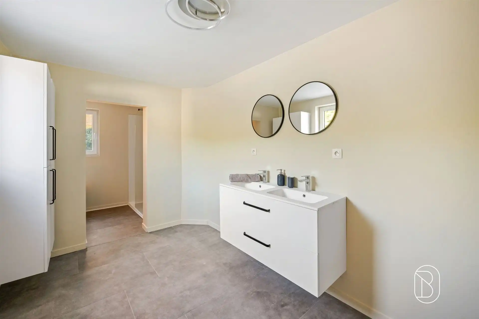 Volledig vernieuwde woning met 4 slk & tuin foto 15