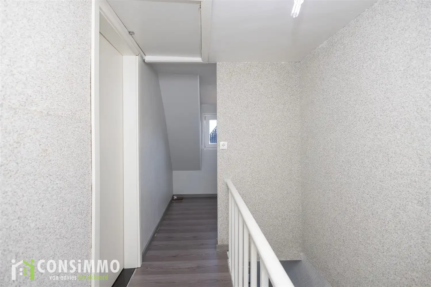 Instapklare en ruime woning met 5 slaapkamers in Genk foto 28