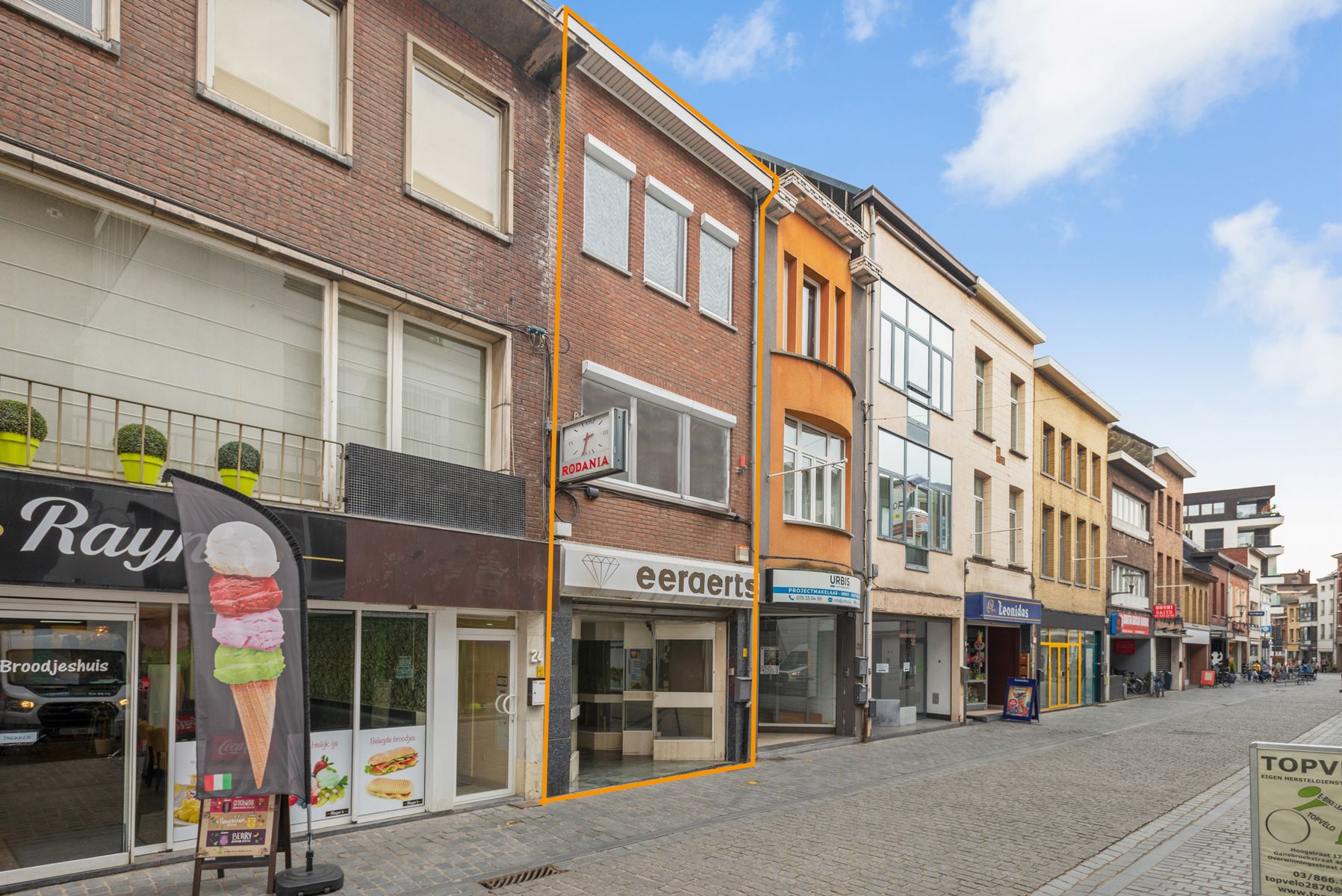 Uniek handelspand mét gerenoveerde woonst in het hart van Boom foto 5