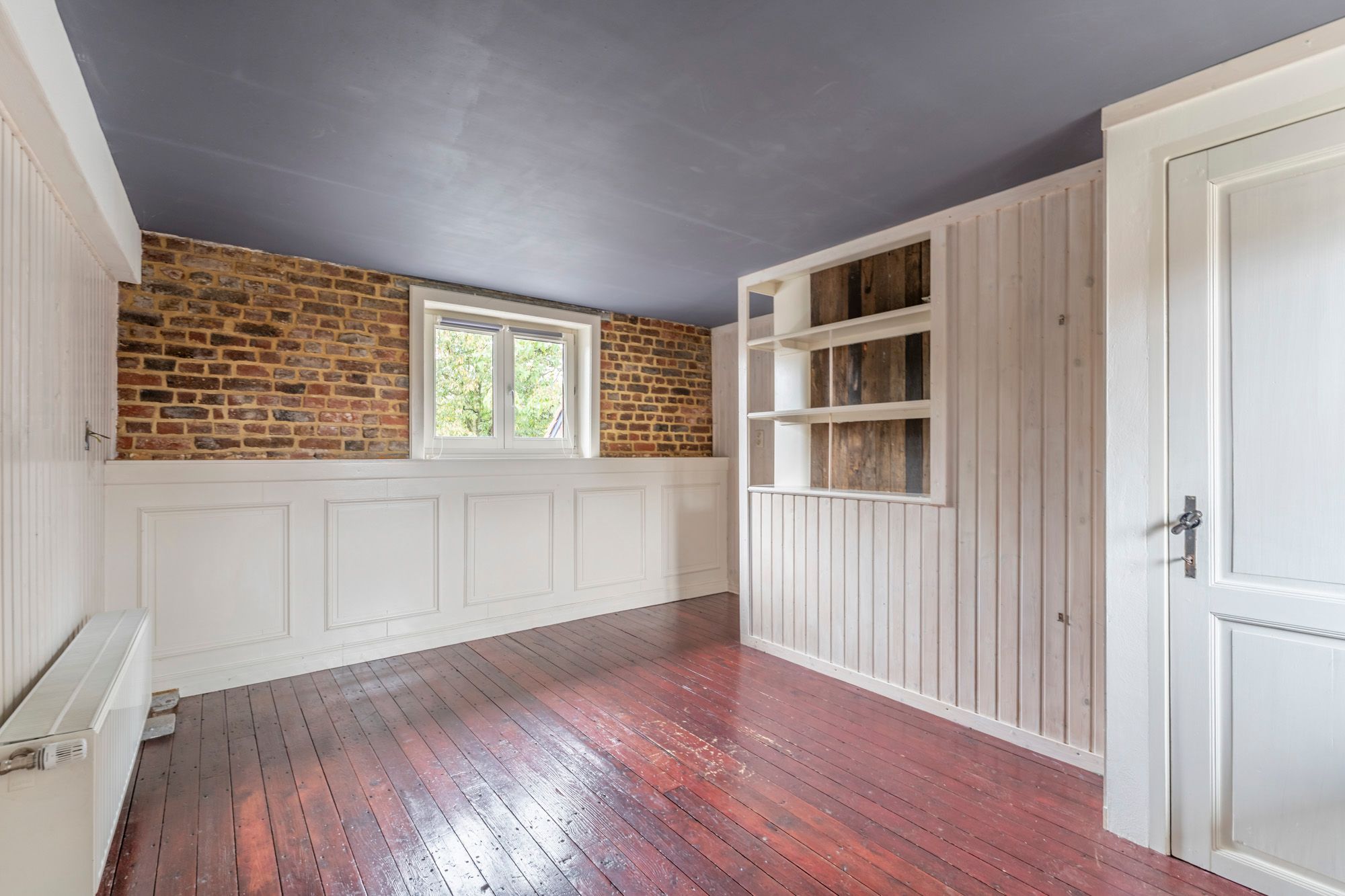 Deels Gerenoveerde Dorpshoeve met Veel Mogelijkheden foto 9