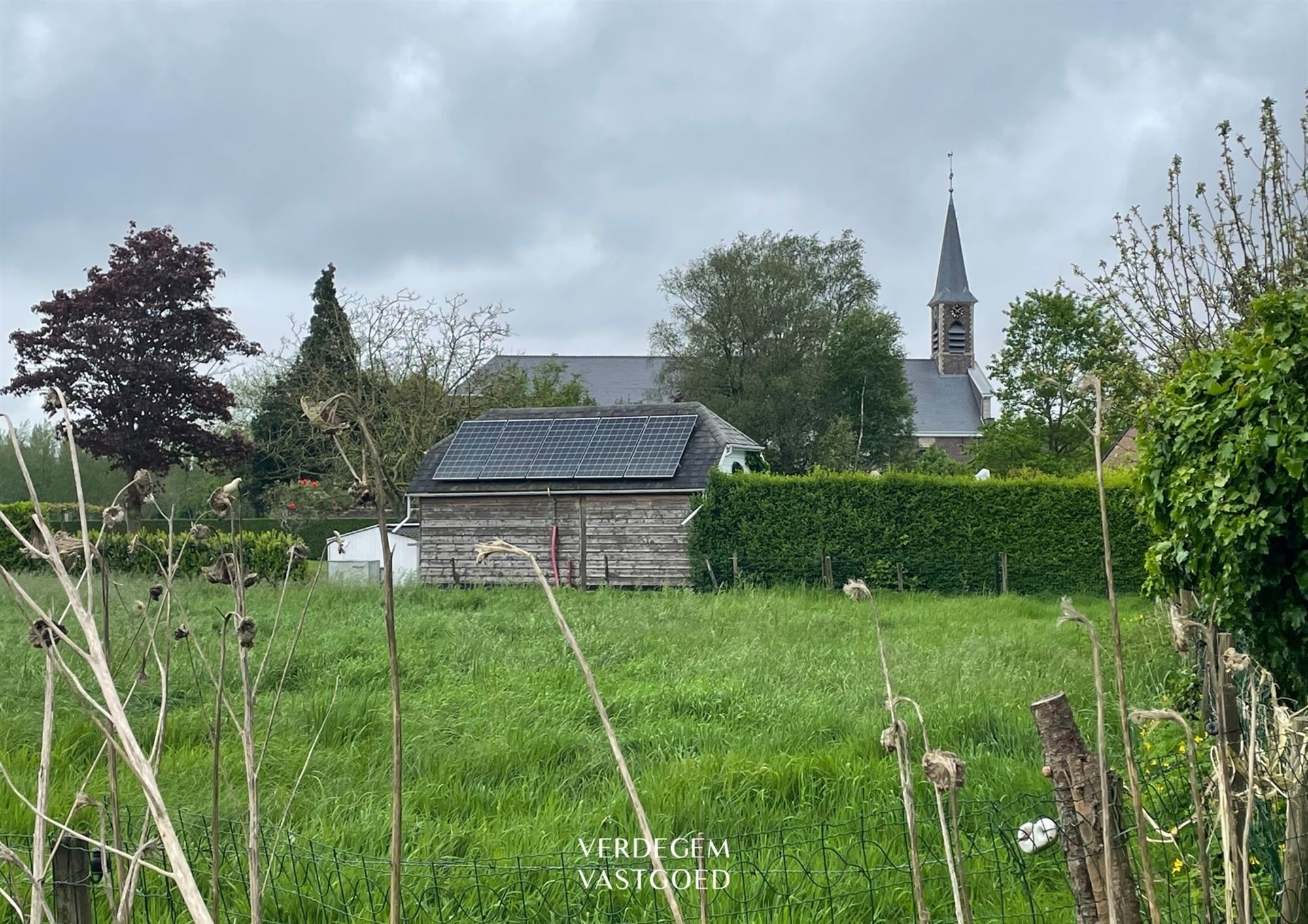 Prachtig gelegen bouwgronden van 1.104m² met achterliggende grond foto {{pictureIndex}}