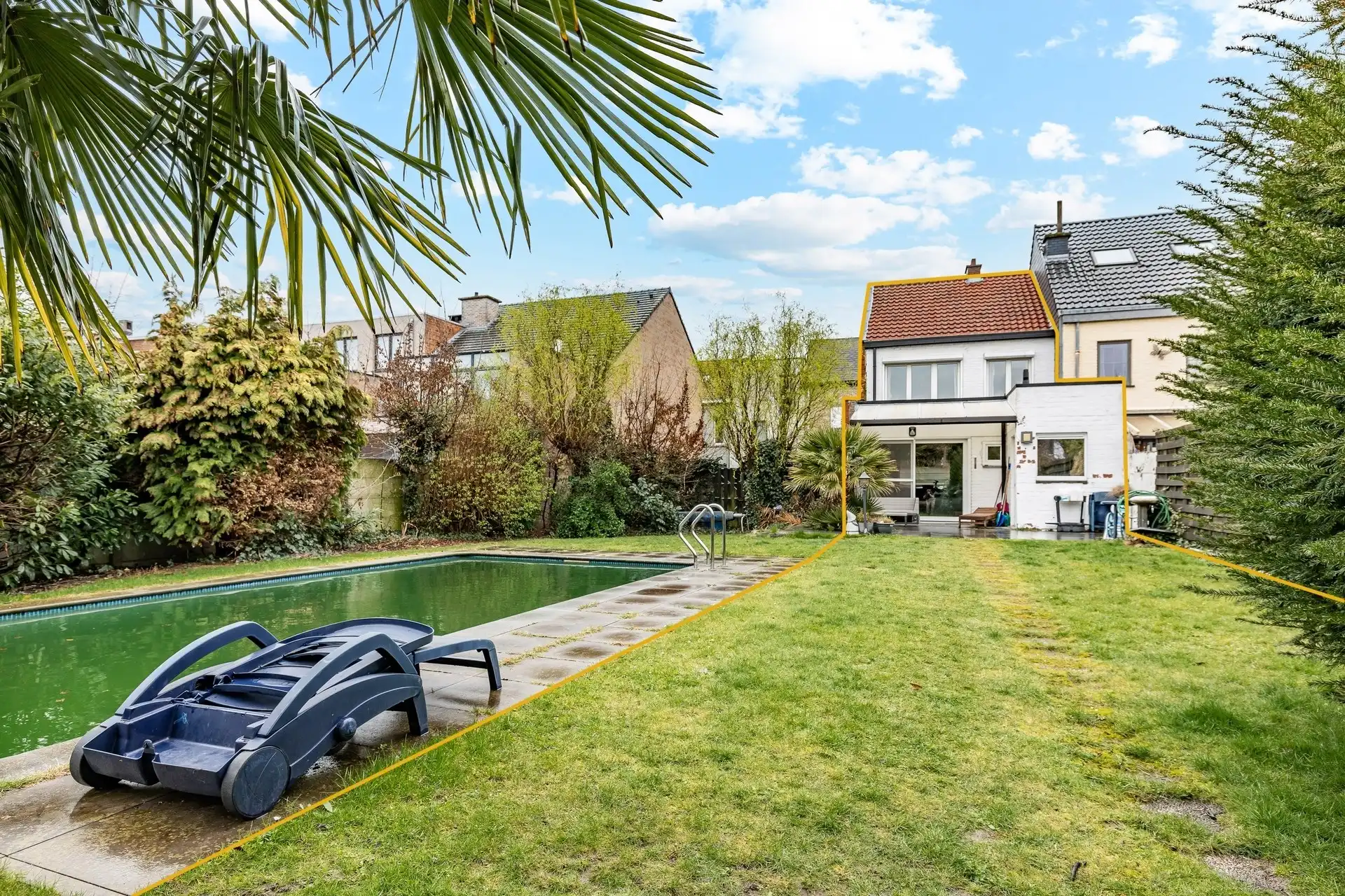 Rijwoning nabij het OLV-ziekenhuis met 3 slaapkamers en tuin foto 2