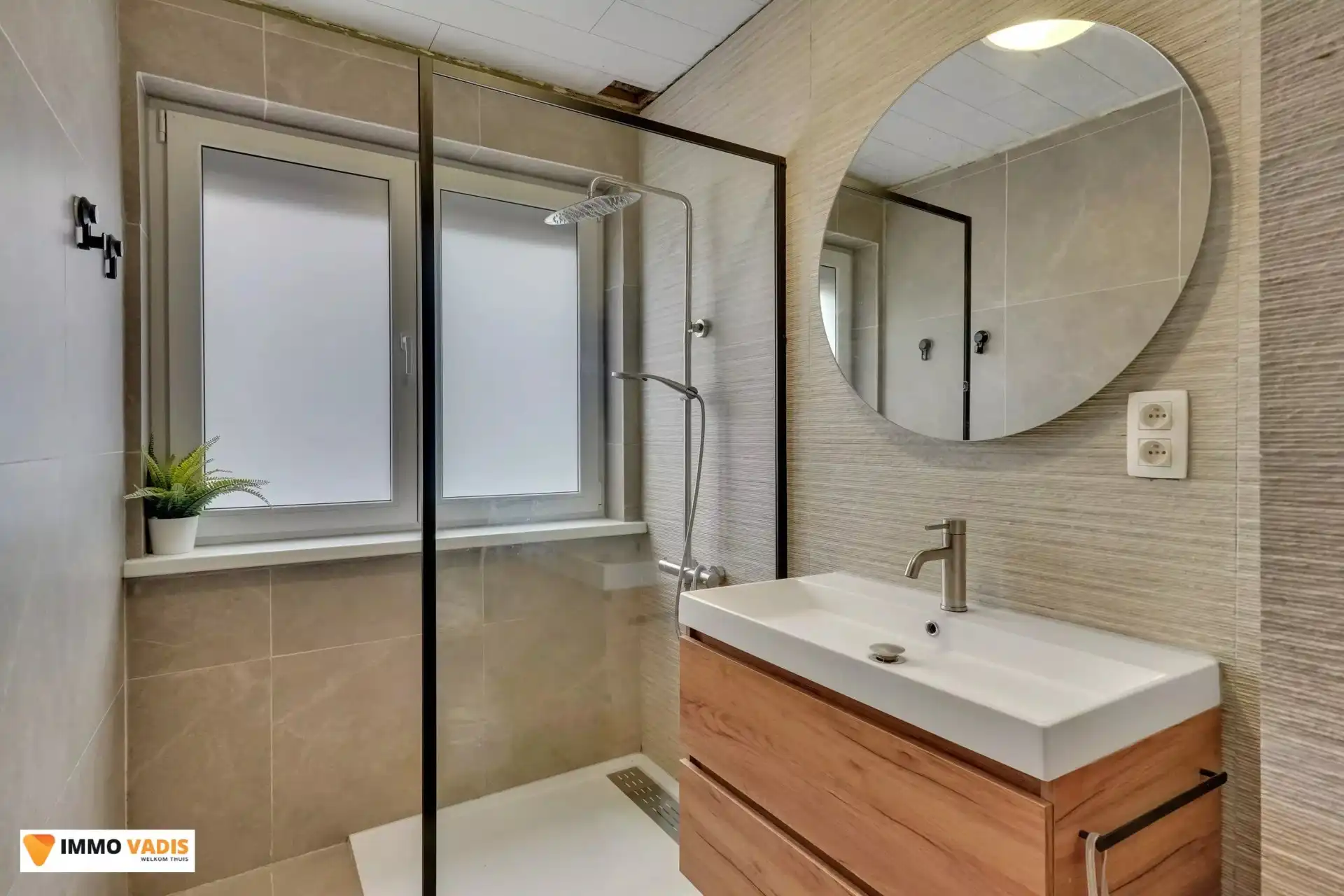 Ruime halfopen bebouwing met 3 slaapkamers en inpandige garage foto 11