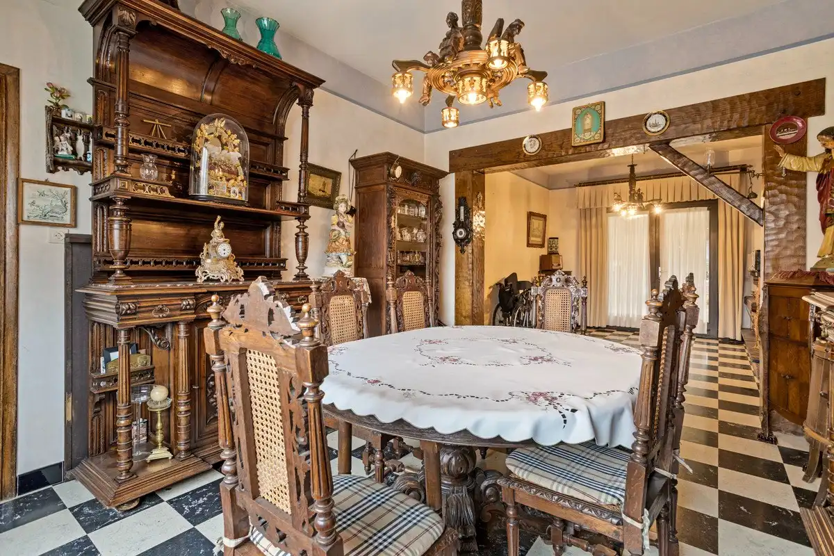 Te renoveren, ruime woning op 427 m2! foto 4