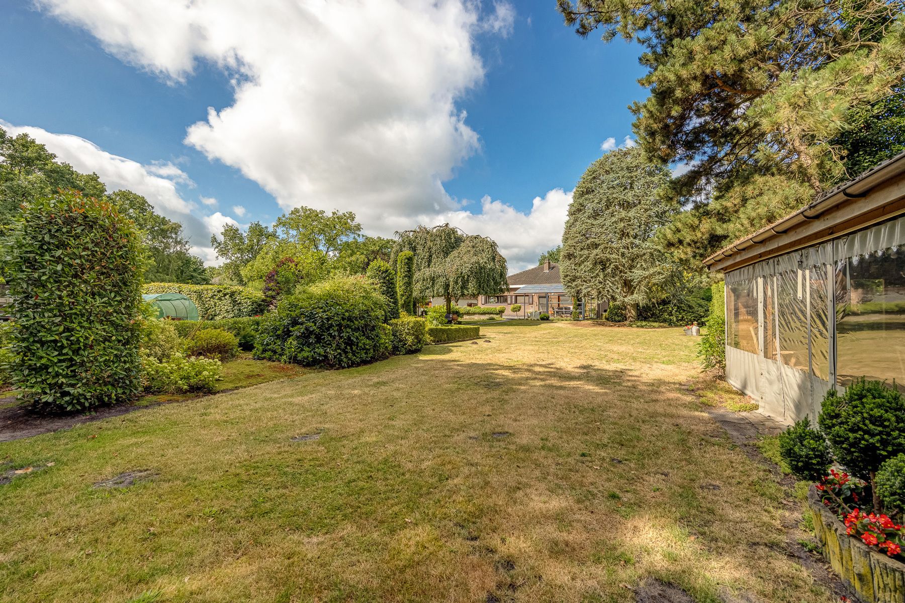 Laagbouwwoning met 4 slaapkamers op een perceel van 2.148m². foto 21