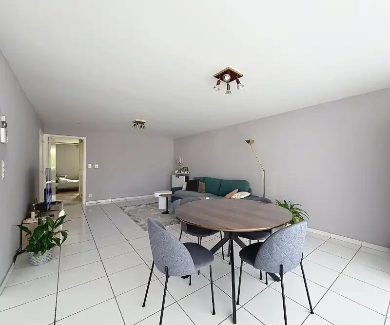 Lichtrijk appartement met 2 slaapkamers + garage foto 2