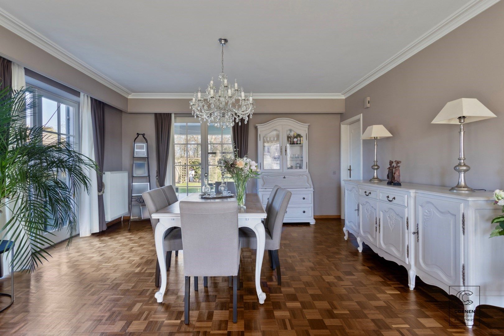 Instapklare villa met 4 slpk's en prachtige tuin op een perceel van 1125 m² te Lier. foto 6
