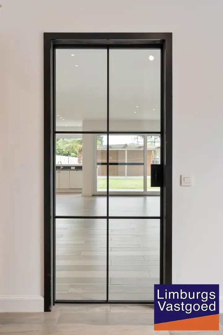 Exclusieve gezinswoning, 283m², 5 slpk, praktijkruimte op toplocatie foto 3