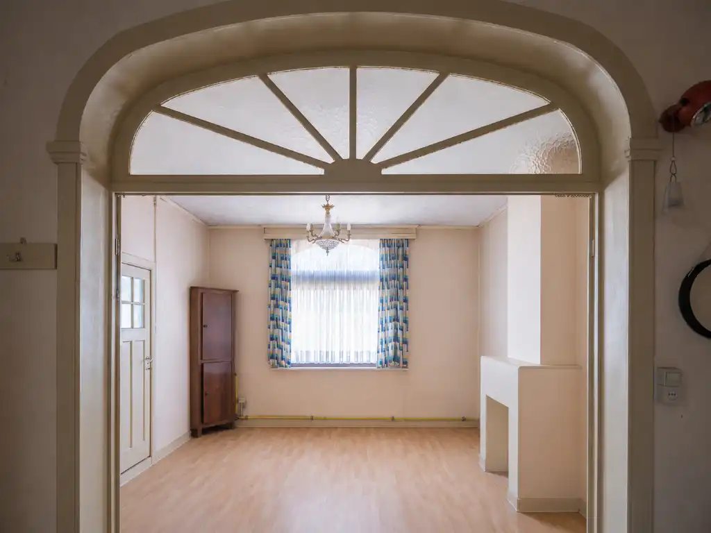 Te renoveren woning met groot potentieel en karaktervolle gevel nabij Station Gent-Sint-Pieters foto 2