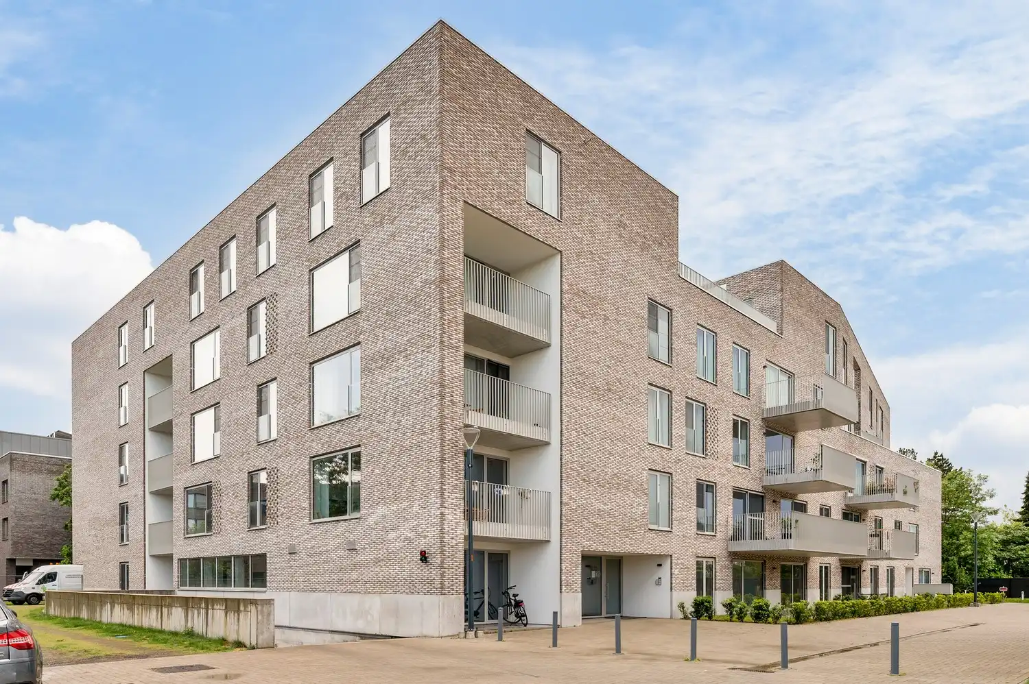 PRACHTIG 3 SLAAPKAMER ASSISTENTIEWONING + GARAGE foto {{pictureIndex}}