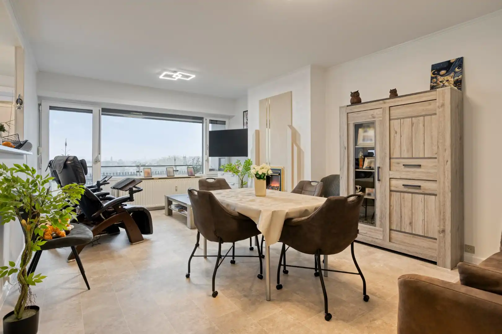 Zeer mooi gerenoveerd appartement met 2 slaapkamers en garage! foto 4