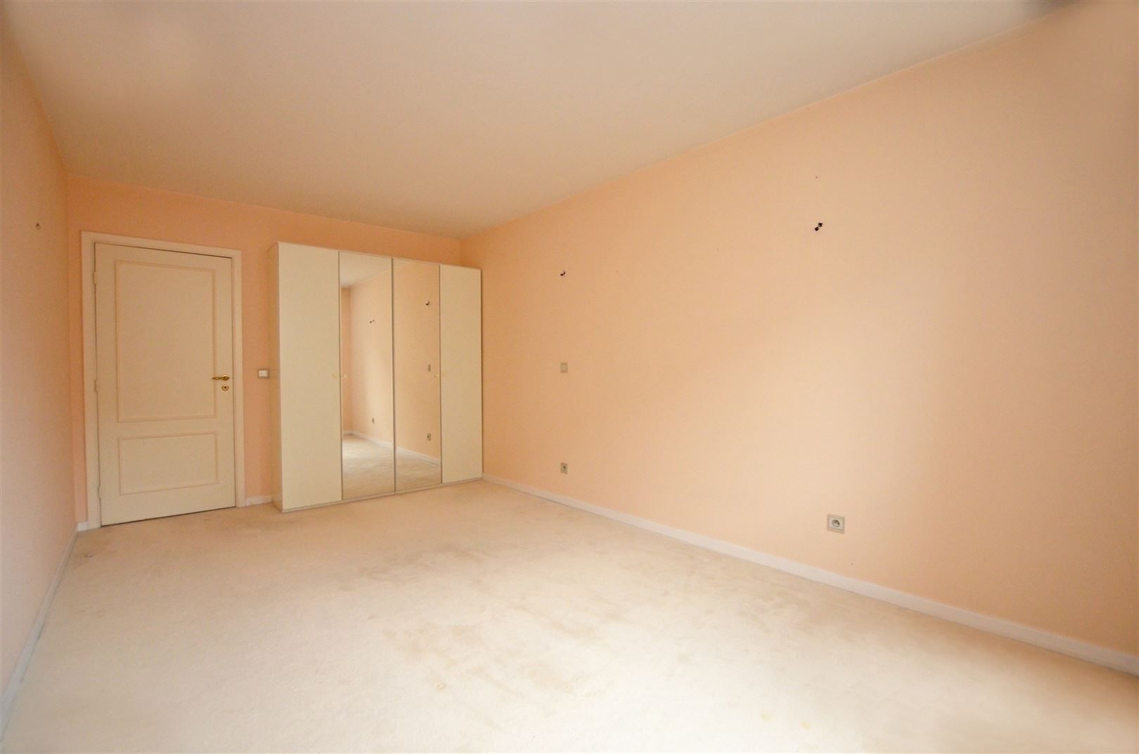 Ruim op te frissen appartement op wandelafstand van de stad foto 17