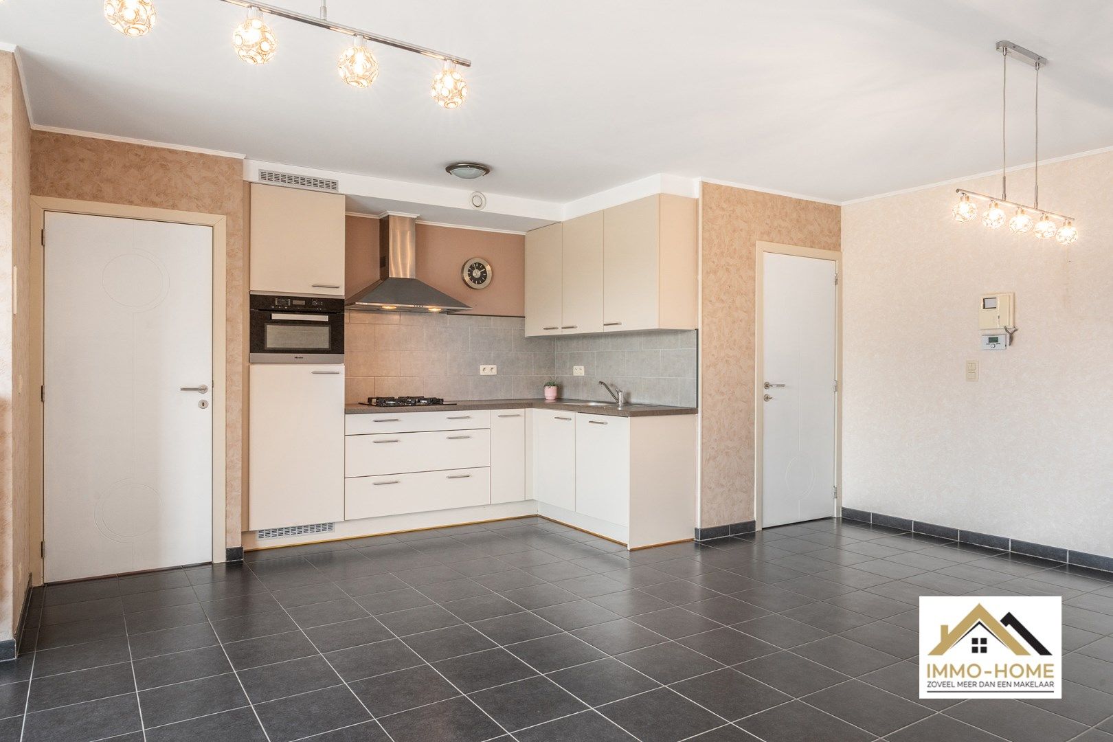 Instapklaar appartement op topligging!  foto 3