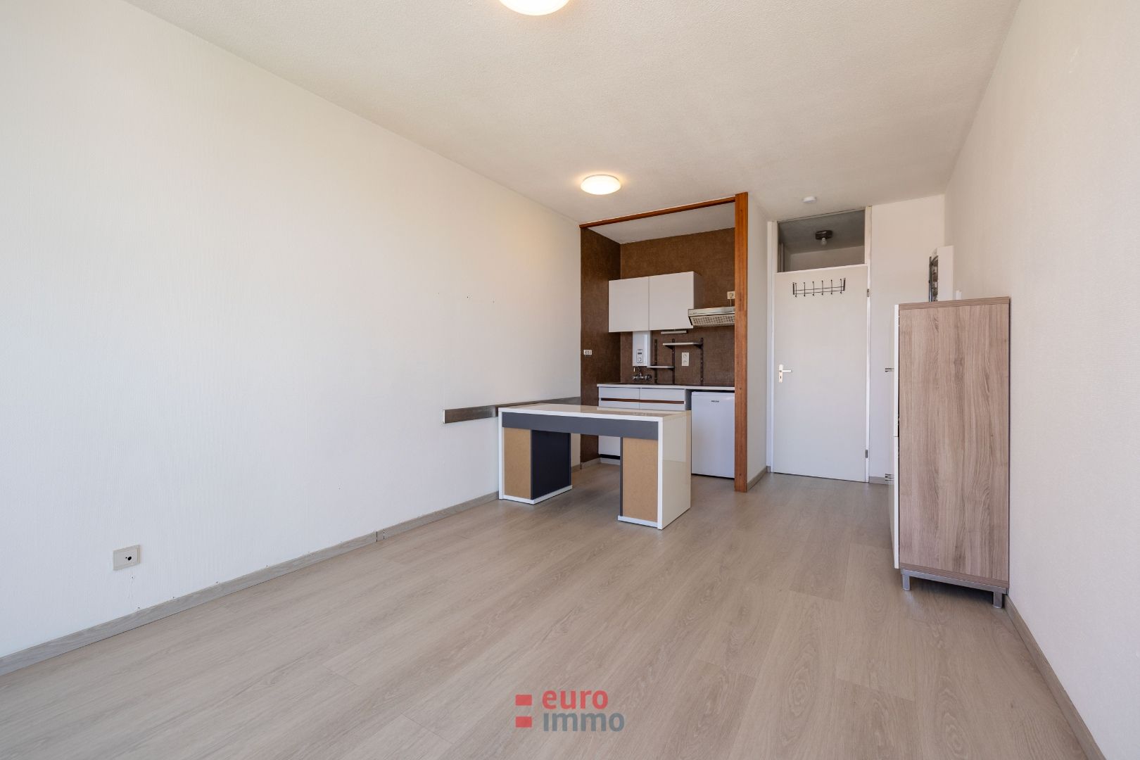 Lichtrijke studio in Nieuwpoort-Bad foto {{pictureIndex}}