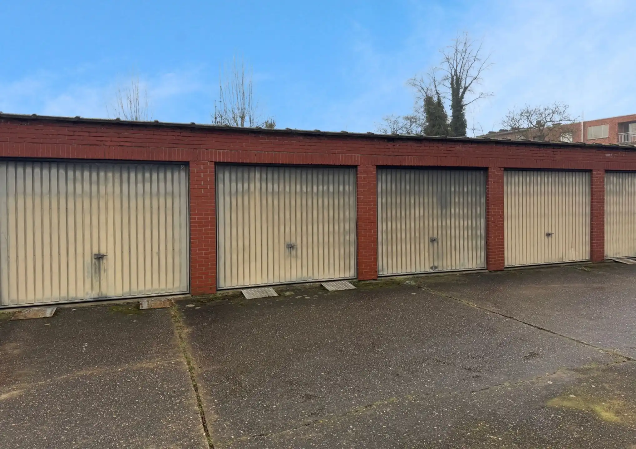 Gelijkvloers appartement met twee slaapkamers en garage foto 10