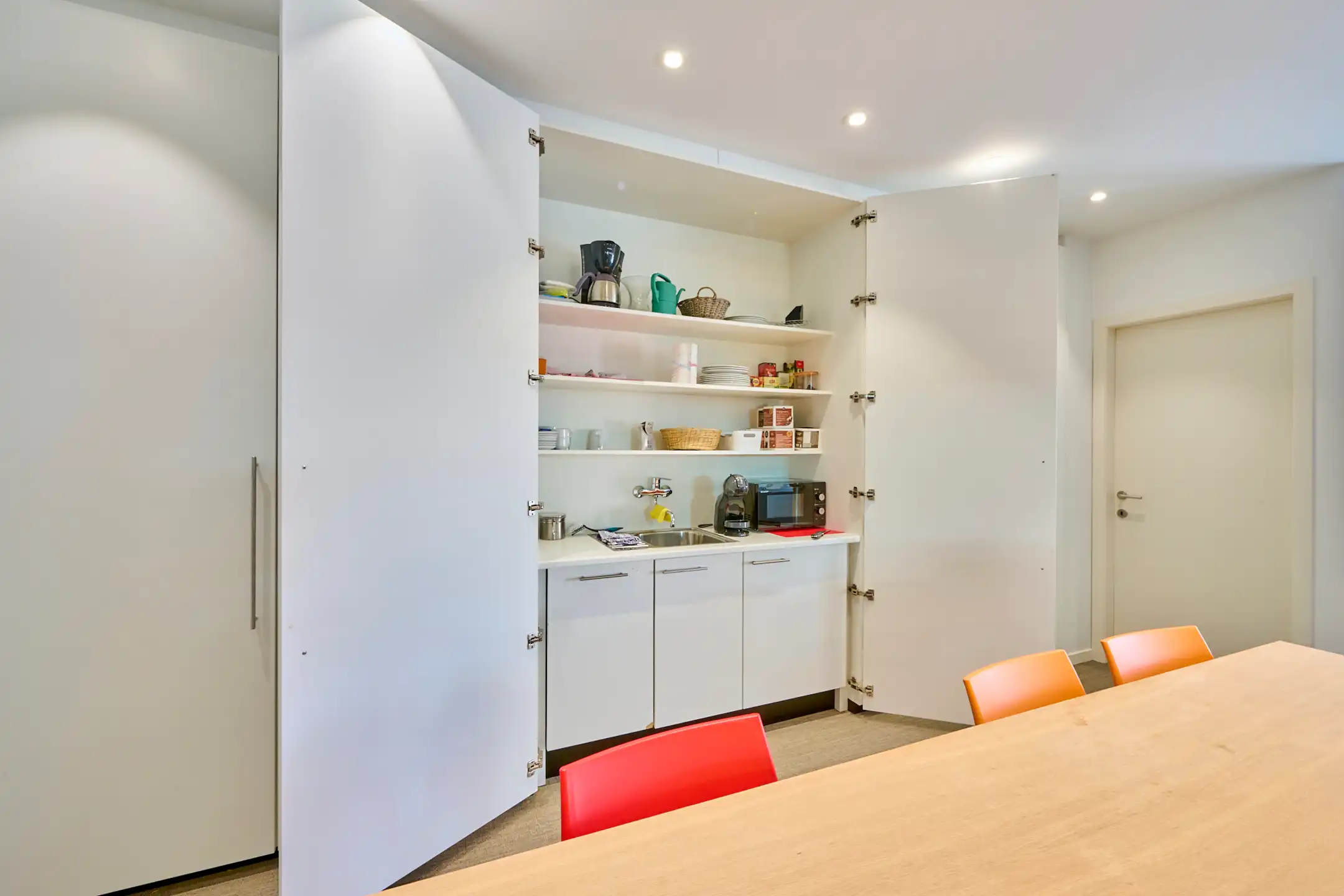 Te huur: Kantoor/handelsruimte (184 m²) in hartje Meeuwen foto 6